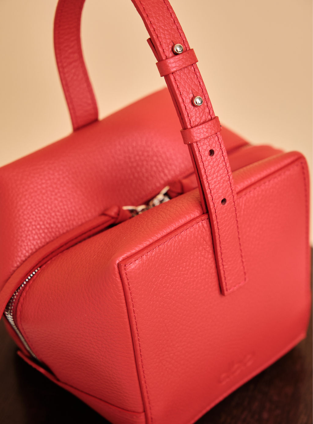 Кожаная сумка Quadra DBR 30989 красный  фото 4