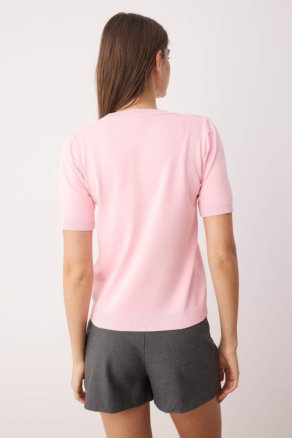 Trendyolmilla Ekru Kalp Cut Out/Pencere Detayl? Tasl? Triko Bluz TWOSS25BZ00541