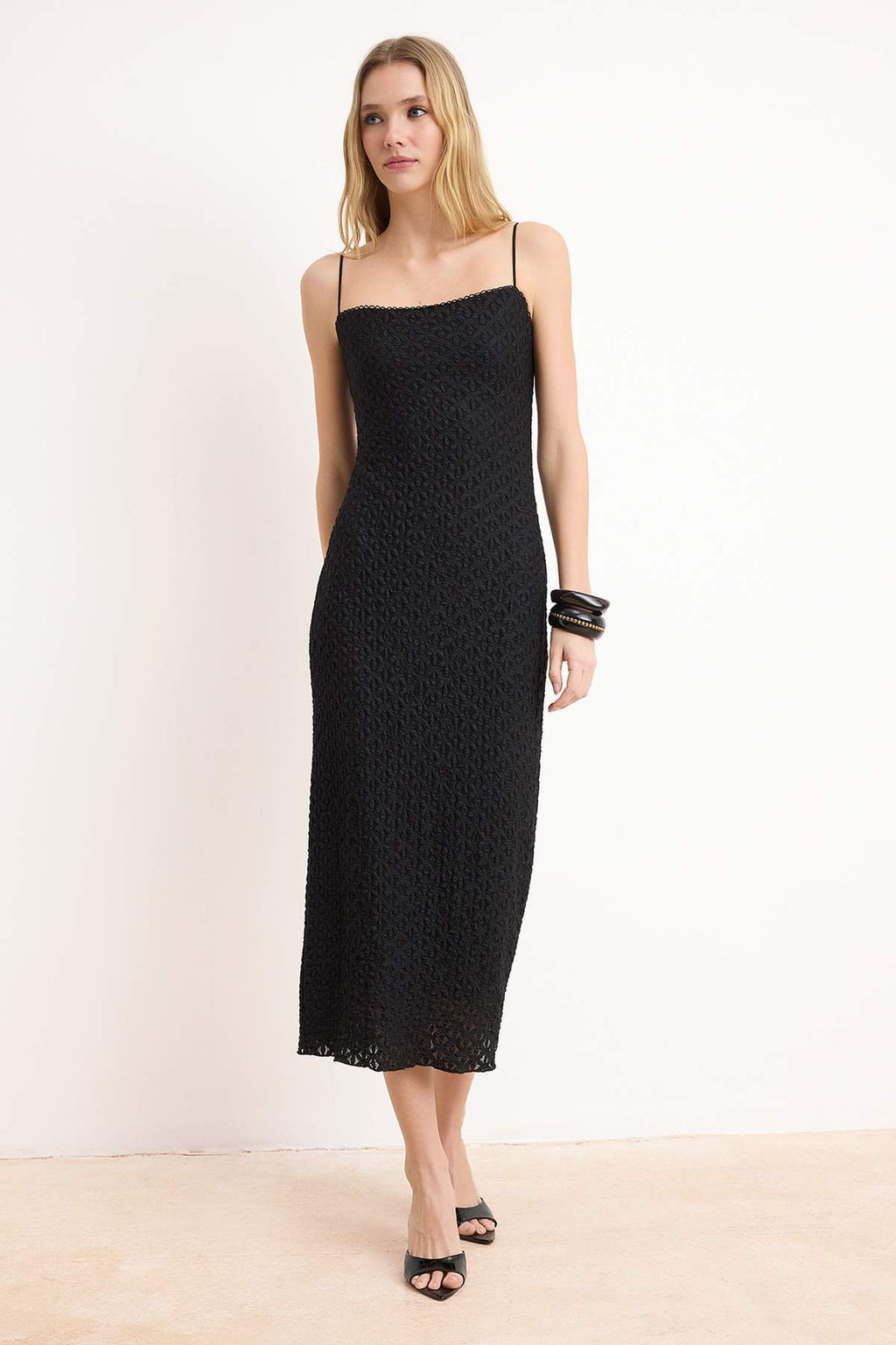 TRENDYOLMILLA Beyaz Dantel Bodycone/Vucuda Oturan Ask?l? Midi Orme Elbise TWOSS25EL00533  фото 11