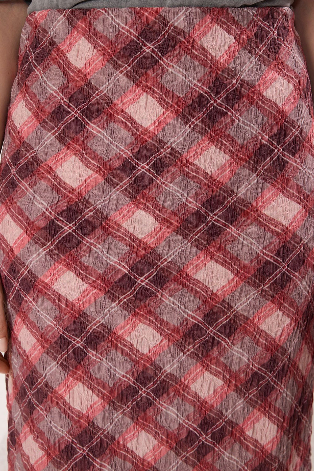 TRENDYOLMILLA Cok Renkli Dokulu Ekoseli Kumas Bask?l? Maxi Esnek Orme Etek TWOSS25ET00115 фото 3