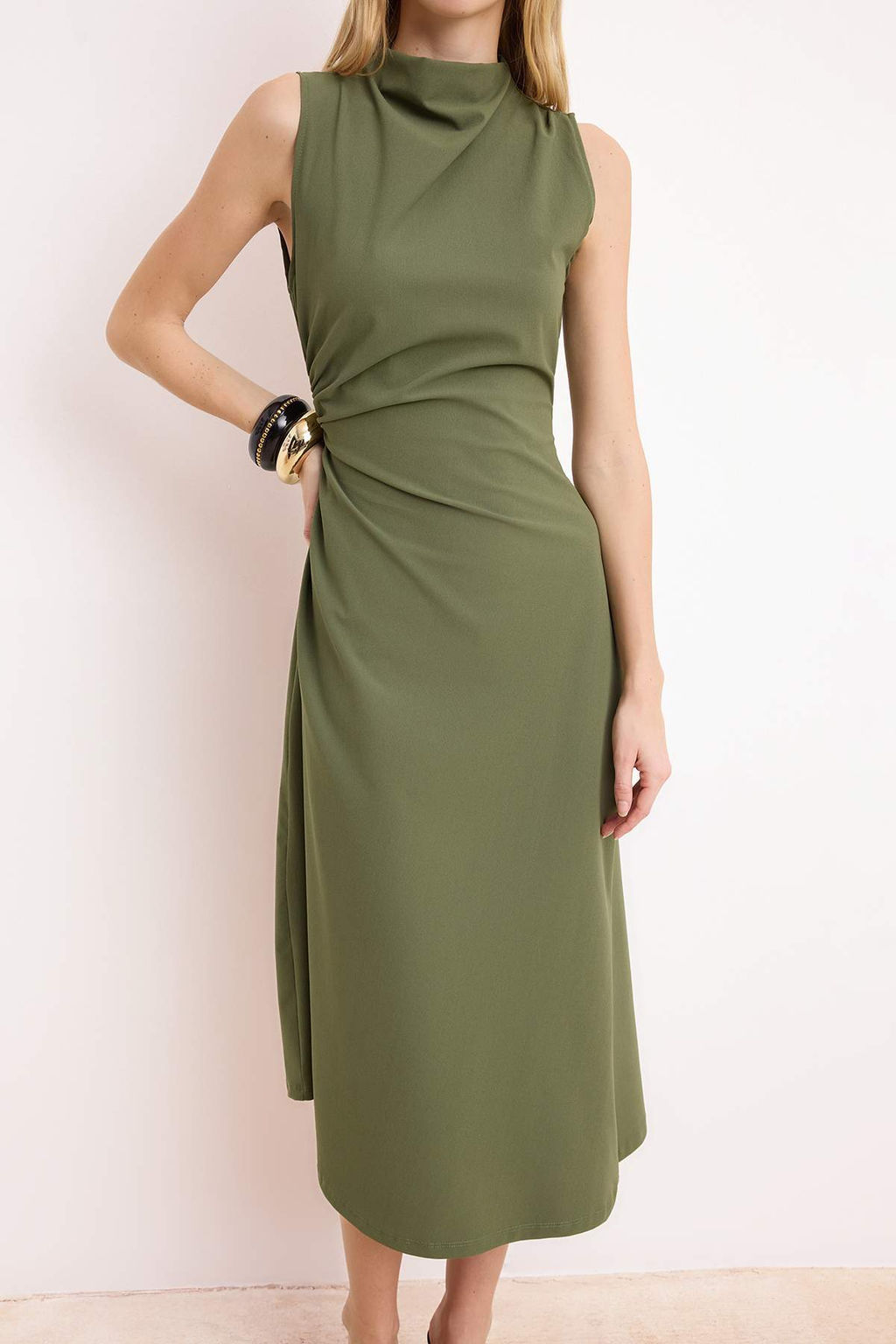 Haki A-Kesim/Can Form Asimetrik Kolsuz Buzgulu Midi Paper Touch Orme Elbise TWOSS26EL00156 - Trendyolmilla фото 3