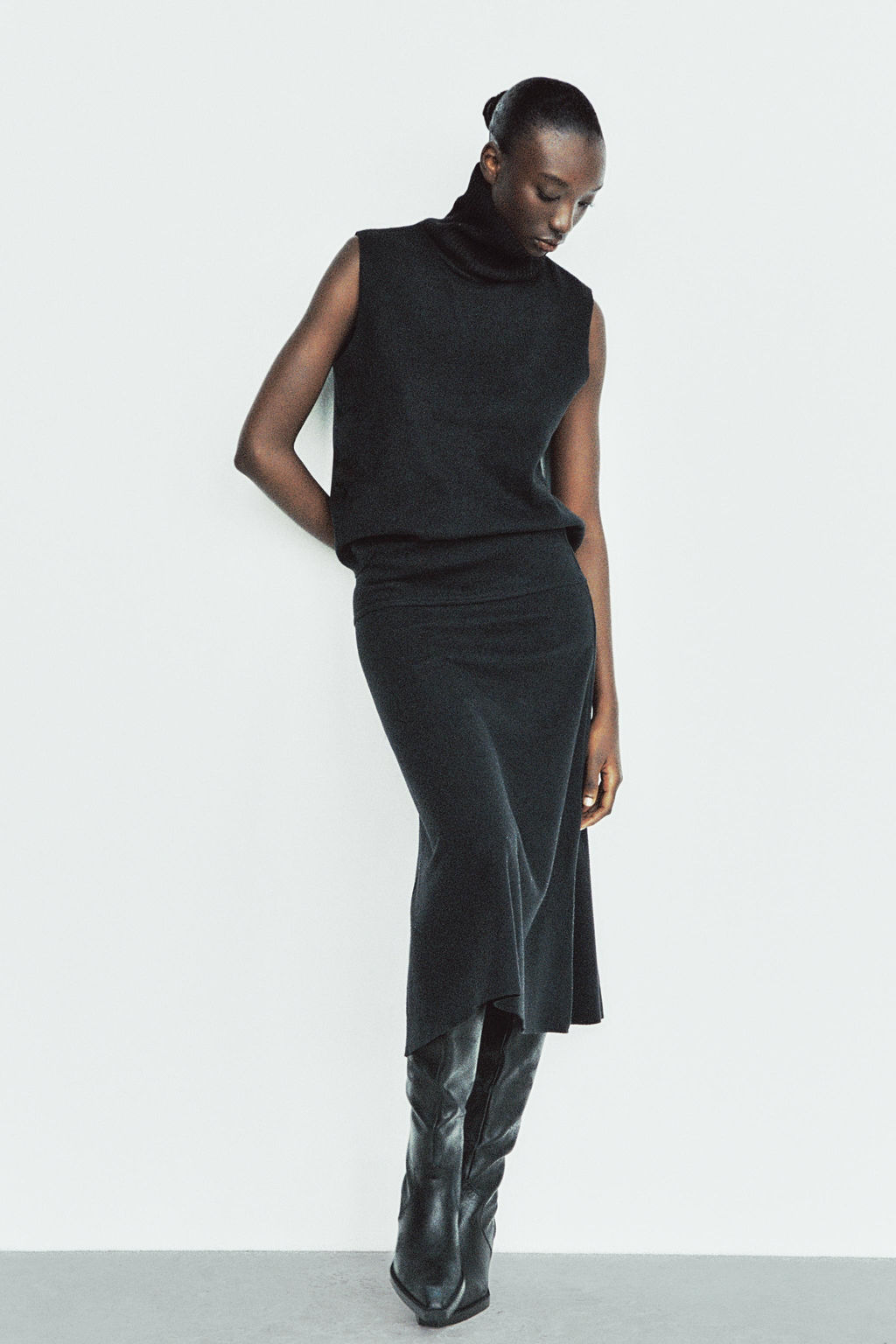 SOFT HIGH NECK TOP