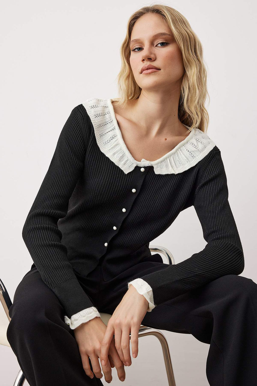 Siyah Dantel Yaka Detayl? Renk Bloklu Fitted/Vucudu Saran Triko H?rka TWOAW26HI00031