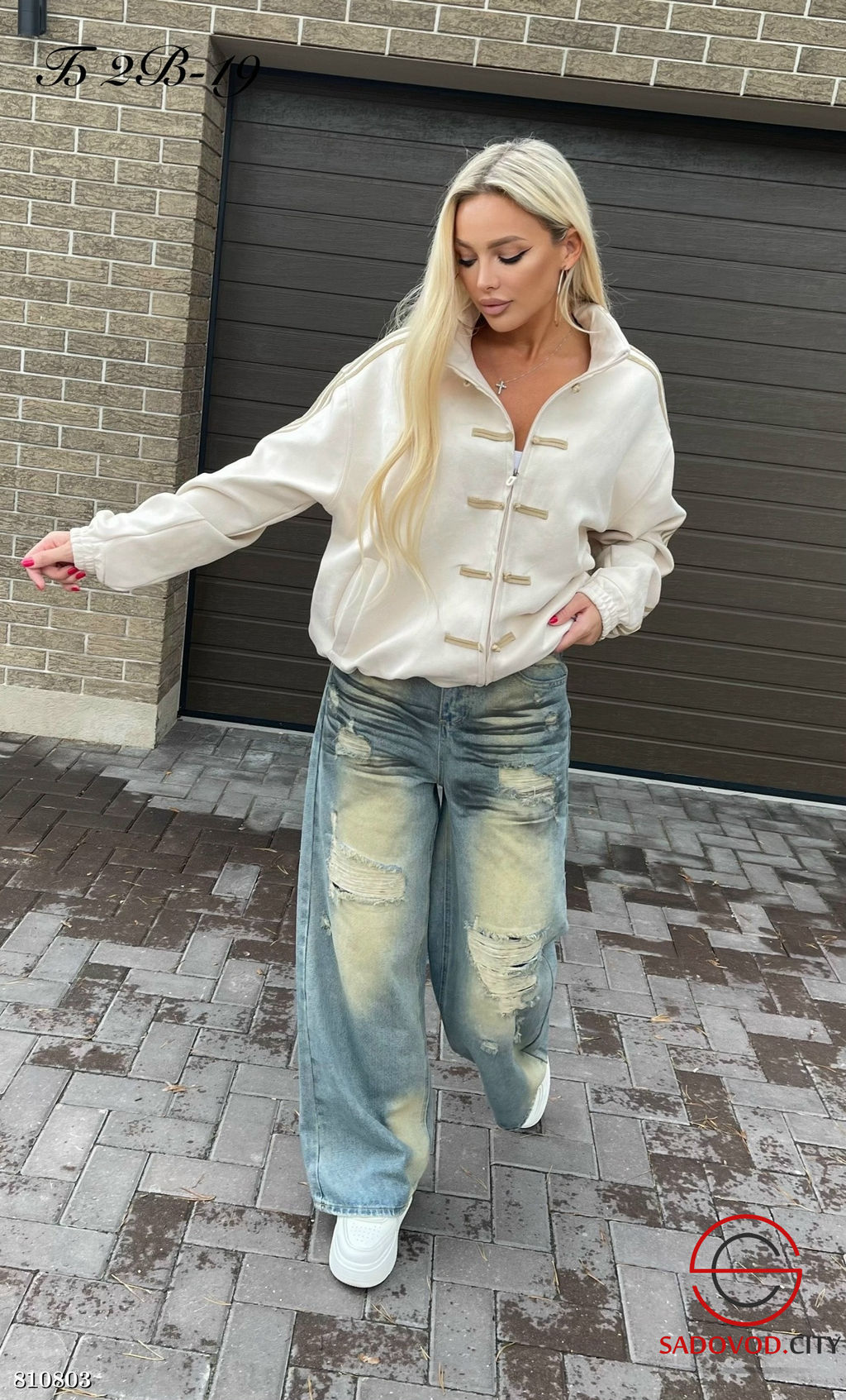 Джинсы женские с рваным эффектом