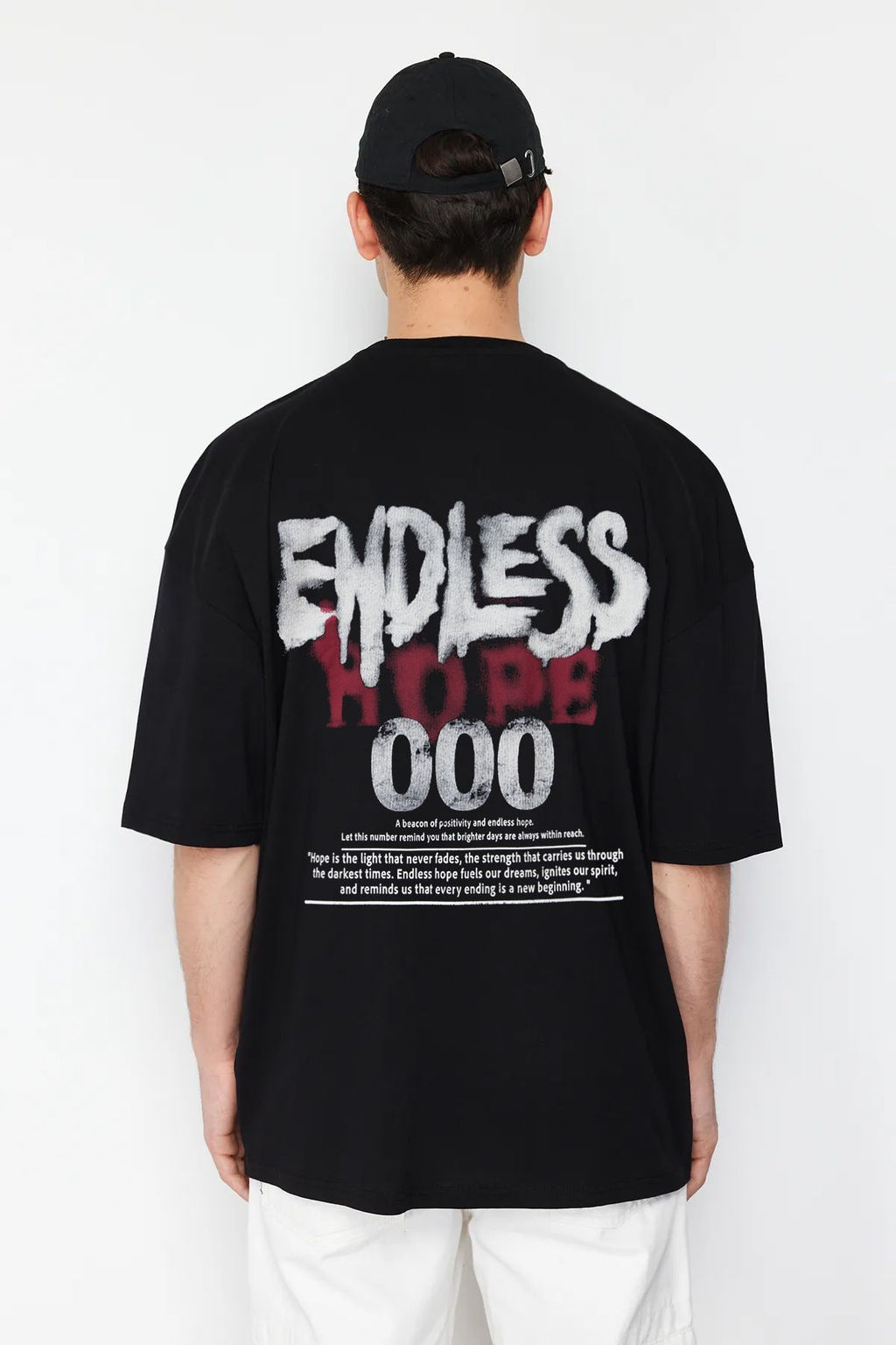 TRENDYOL MAN Siyah Oversize/Genis Kesim Endless Bask?l? %100 Pamuk T-Shirt TMNSS25TS00137