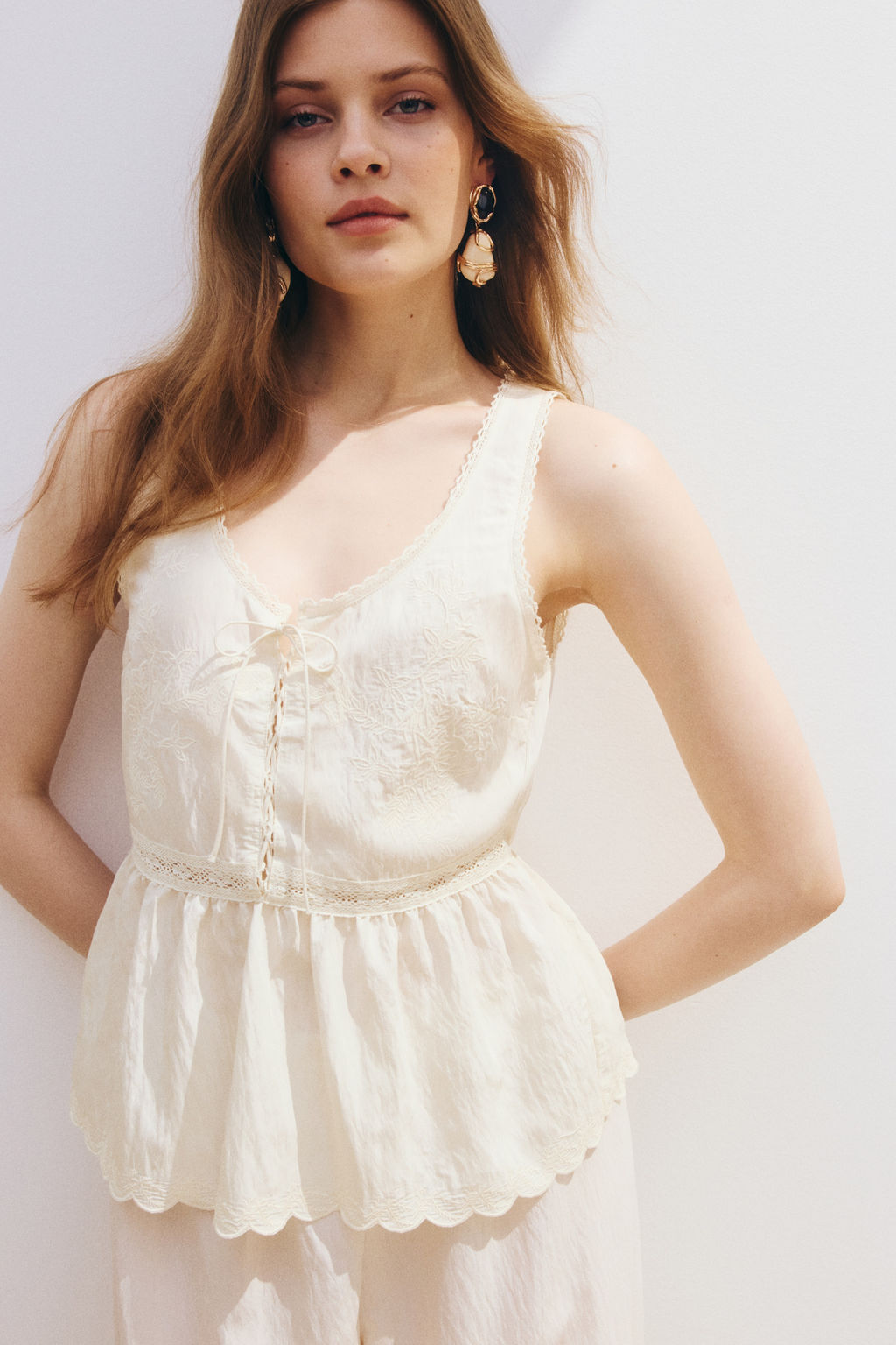 Top con lazada y peplum - H&m фото 2