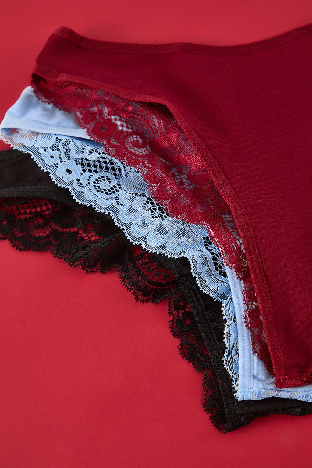 TRENDYOLMILLA Siyah-K?rm?z?-Ten 3lu Paket Pamuklu Dantel Detayl? Tanga Orme Kulot THMAW21KU0012 фото 32