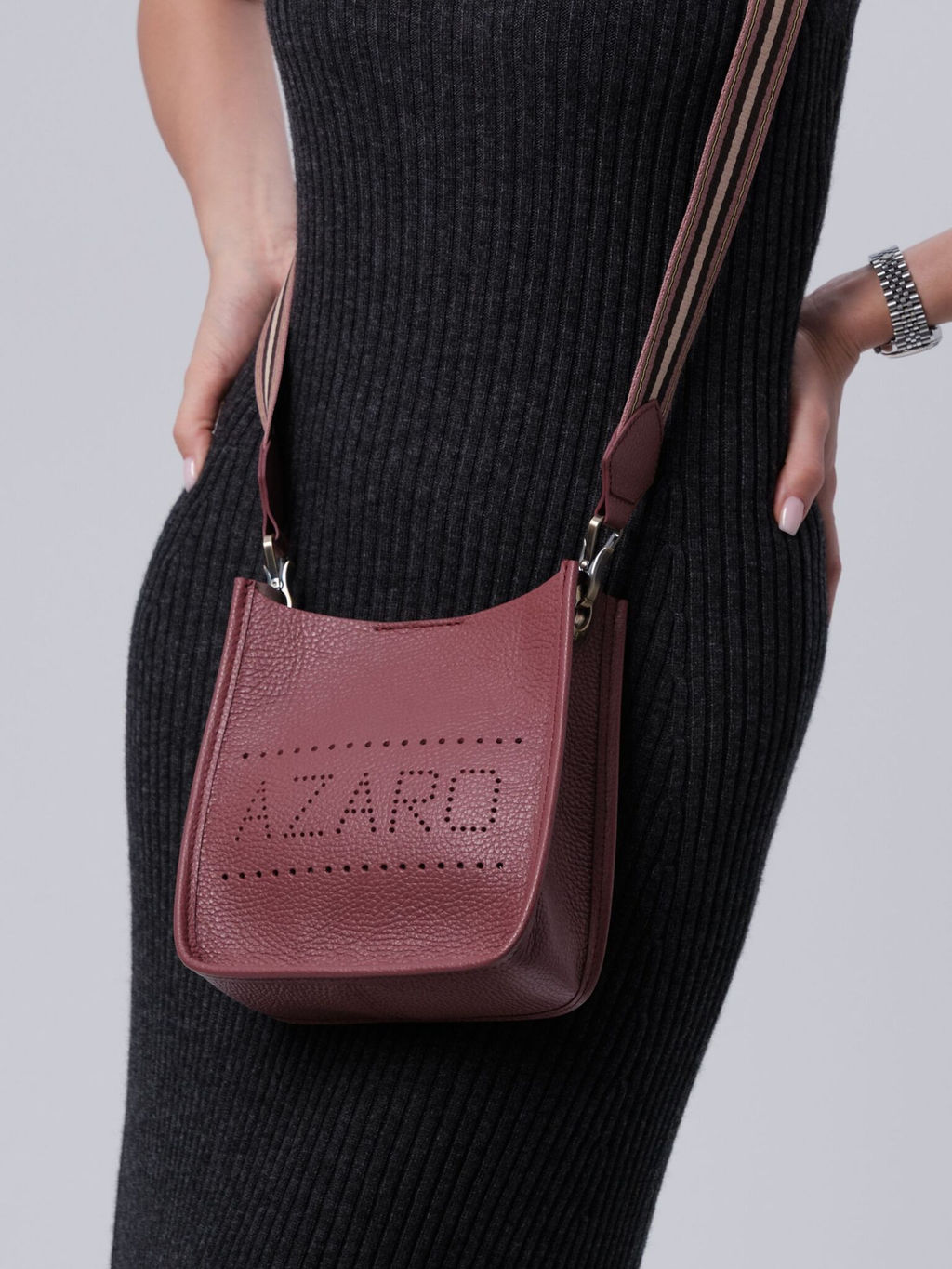 Сумка кожаная на плечо Azaro 30996 красная луна