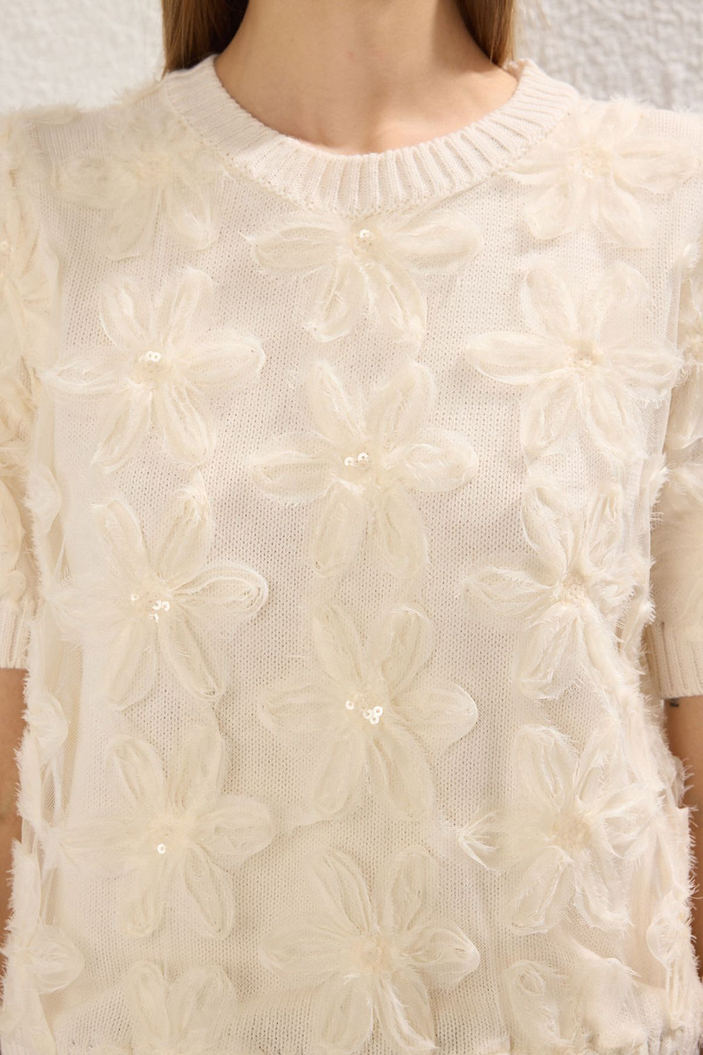 Trendyolmilla Ekru Tul Gul Desenli Triko Orta Bluz TWOAW25BZ00321 фото 3