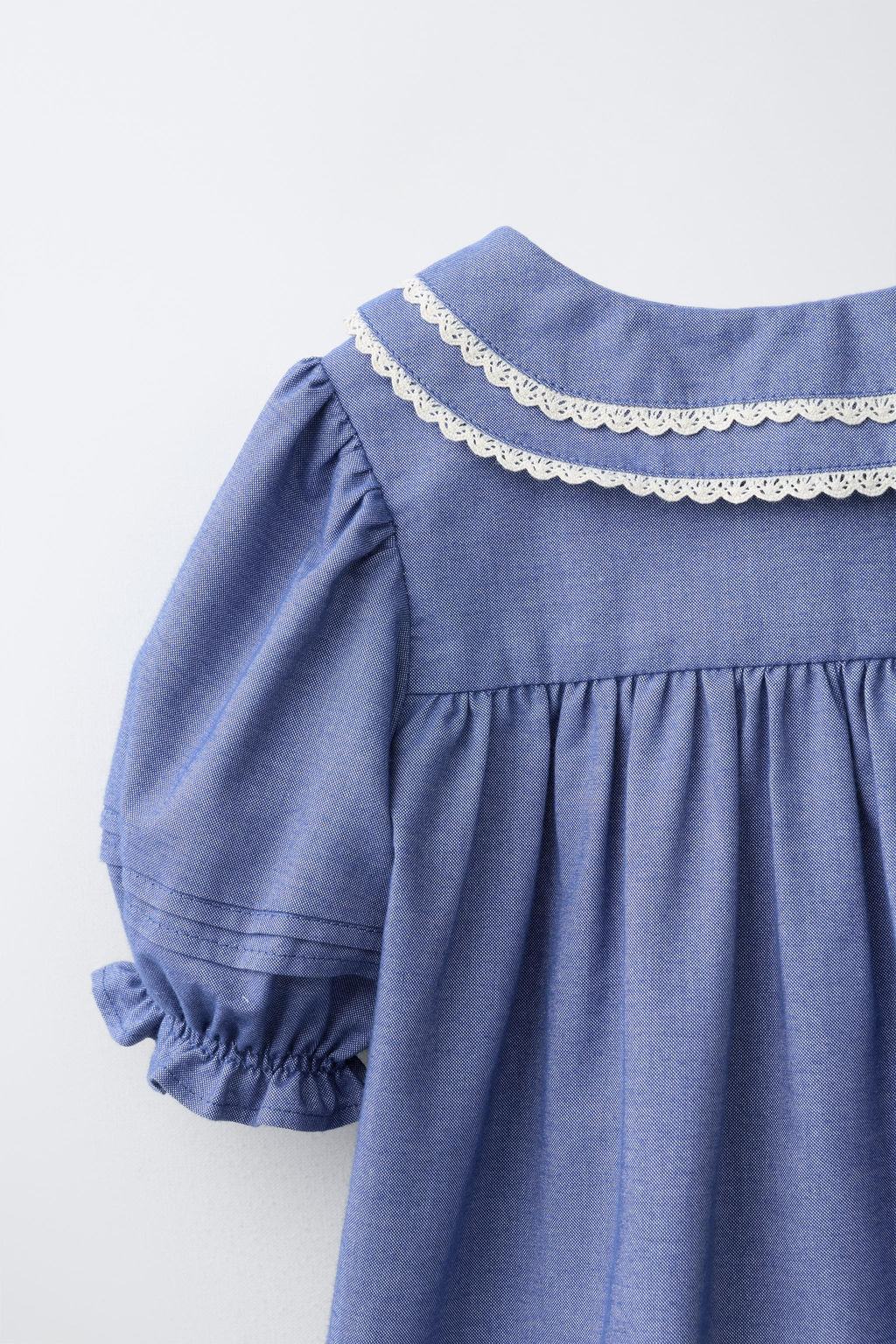 BLUSA PUNTILLAS CONTRASTE / Azul / Marino - Zara фото 5