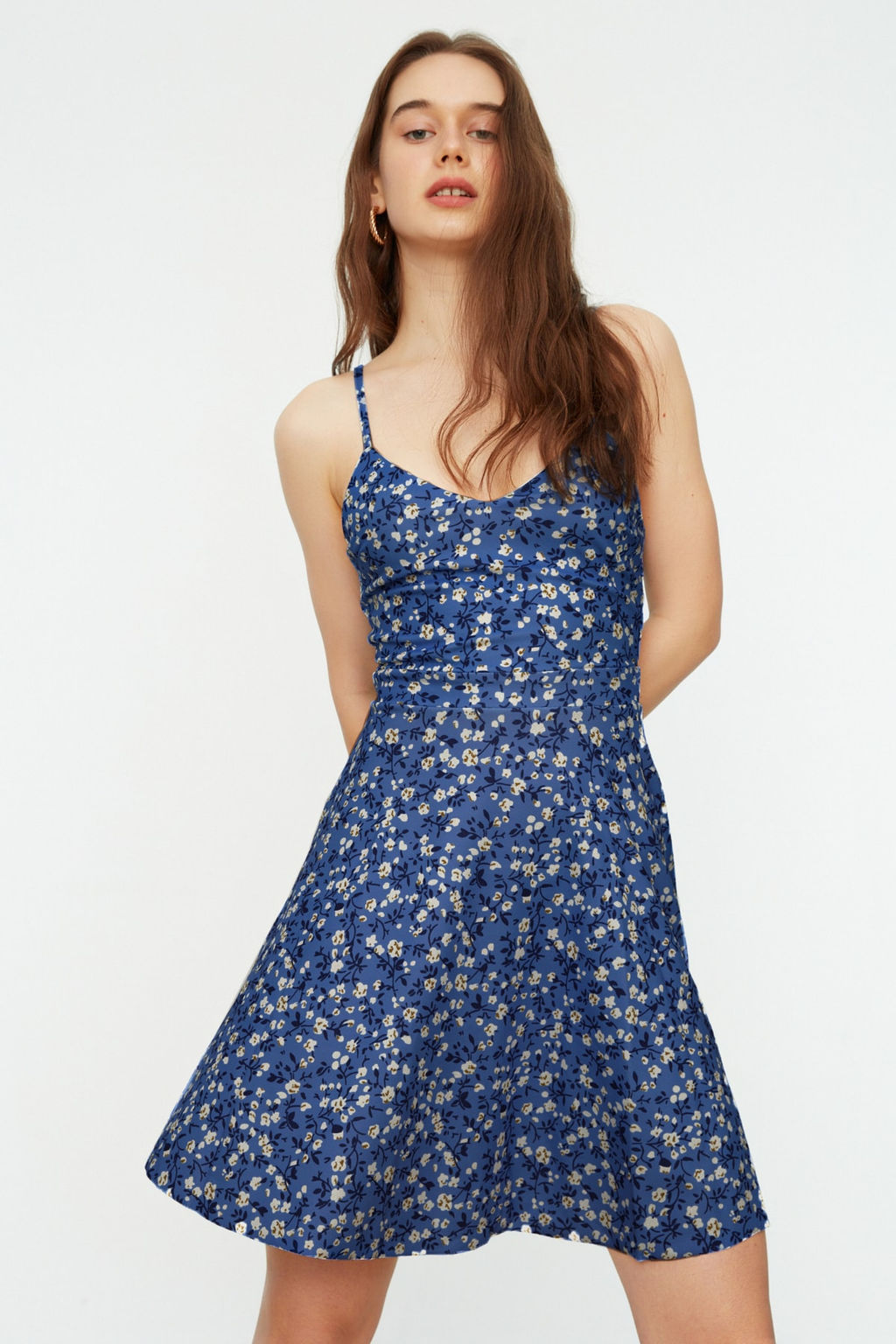 Mavi Cicek Desenli S?rt Dekolteli Belden Ac?lan Mini Ayarlanabilir Ask?l? Orme Elbise TWOSS20EL1630 - Trendyolmilla фото 6