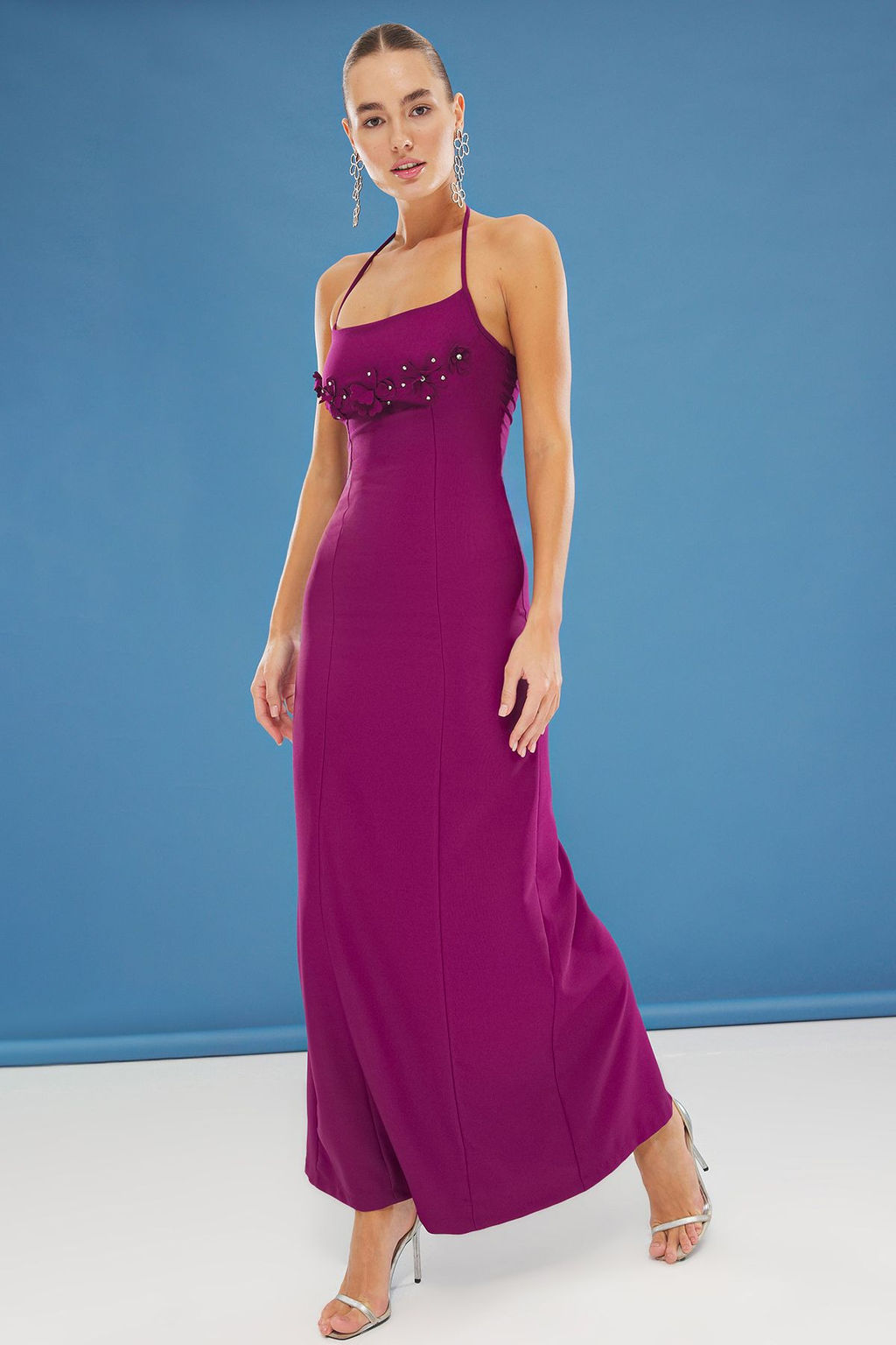 TRENDYOLMILLA Murdum Vucuda Oturan Cicek Aplike Dokuma Maxi Abiye Elbise TPRSS25AE00060