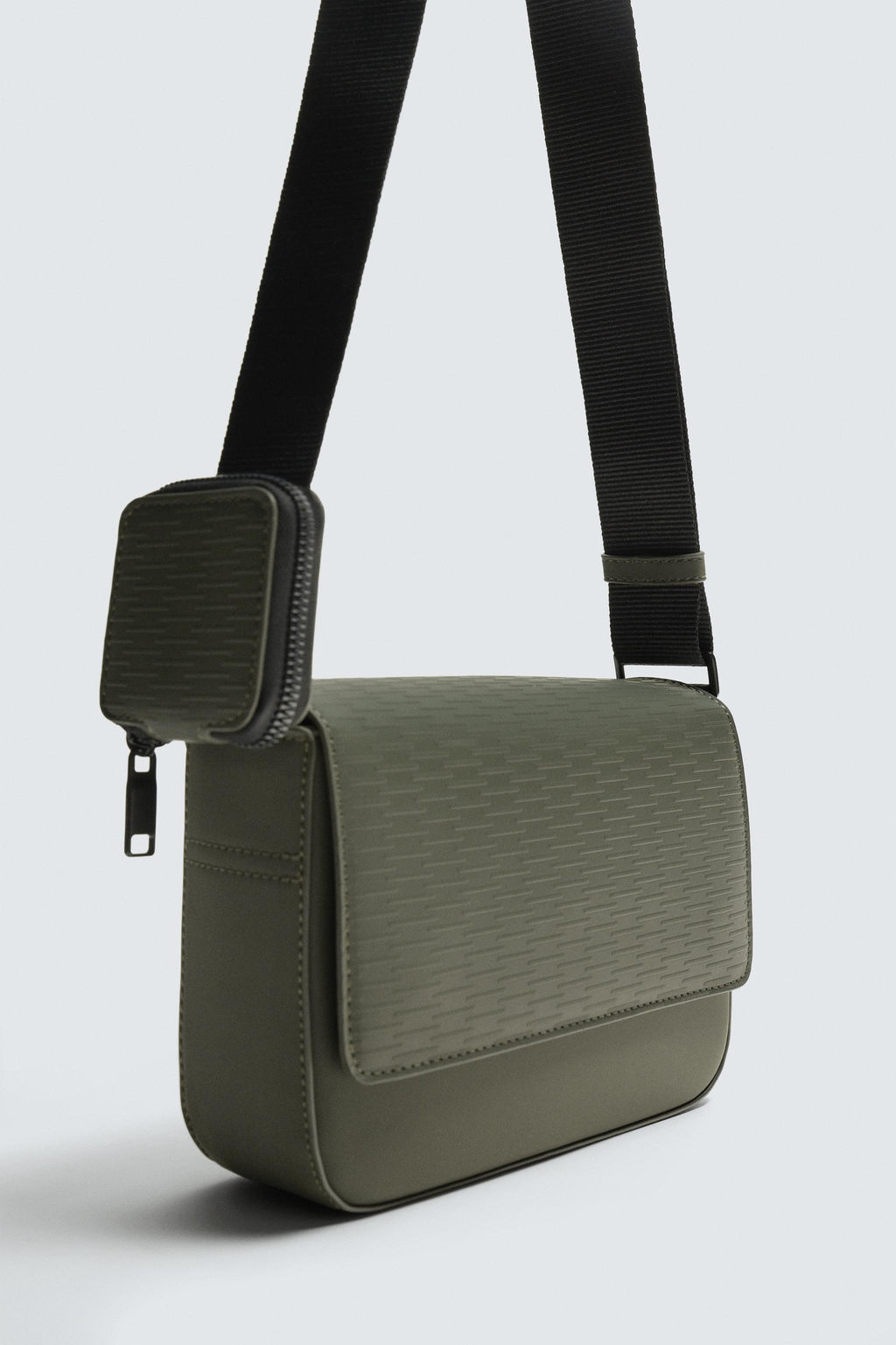 RUBBERISED TEXTURED CROSSBODY BAG - Zara фото 11