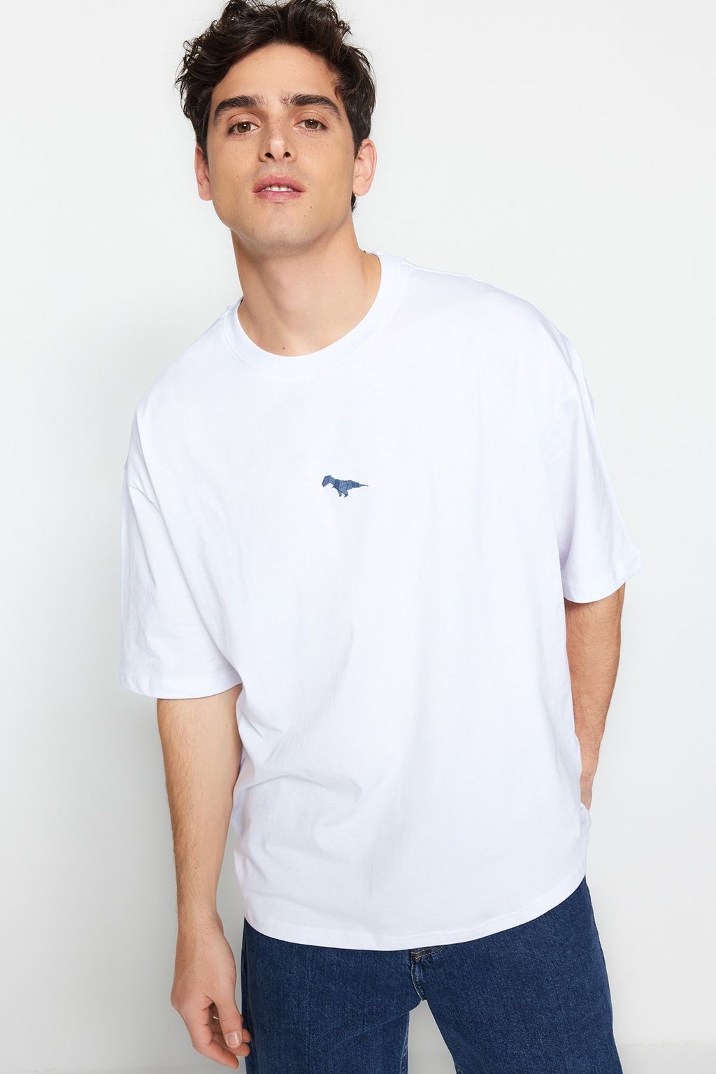 Beyaz Oversize/Genis Kesim K?sa Kol Dinozor Nak?sl? %100 Pamuklu T-Shirt TMNSS23TS00243