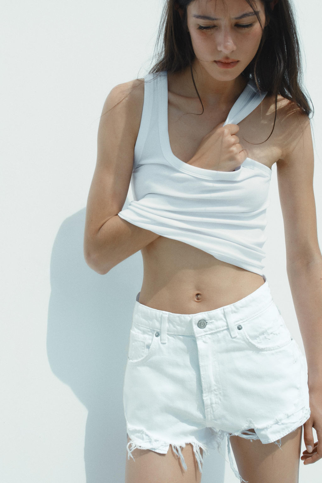 HIGH-WAIST CURVED DENIM SHORTS - Zara фото 5