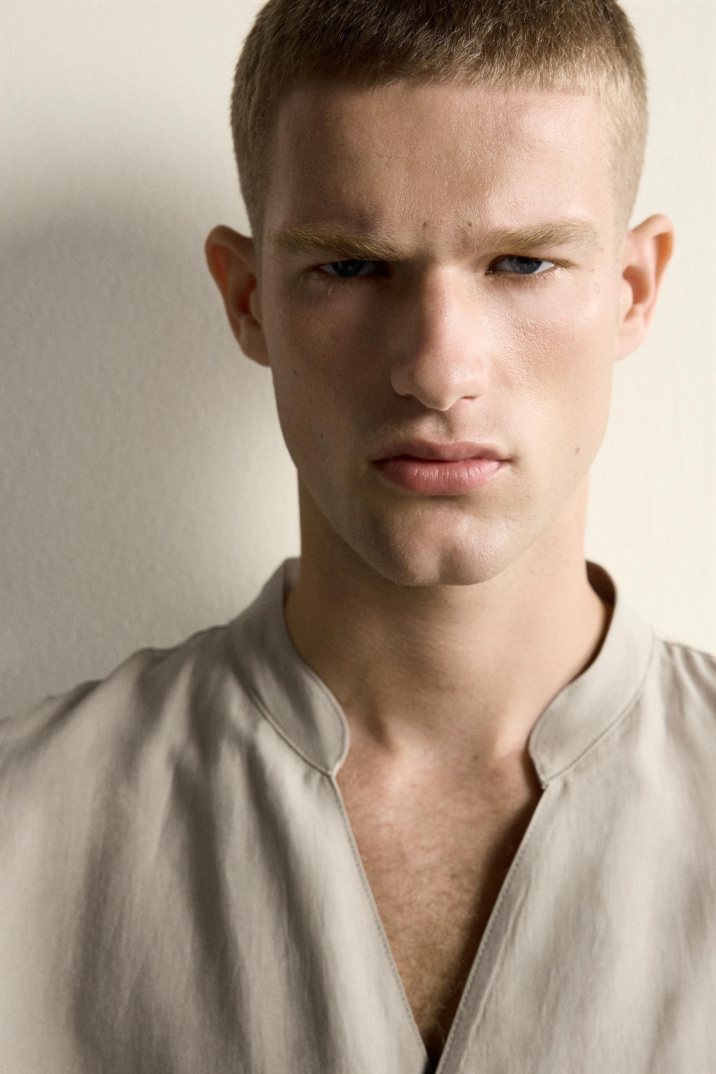 CAMISA FLUIDA RELAXED FIT / Beige