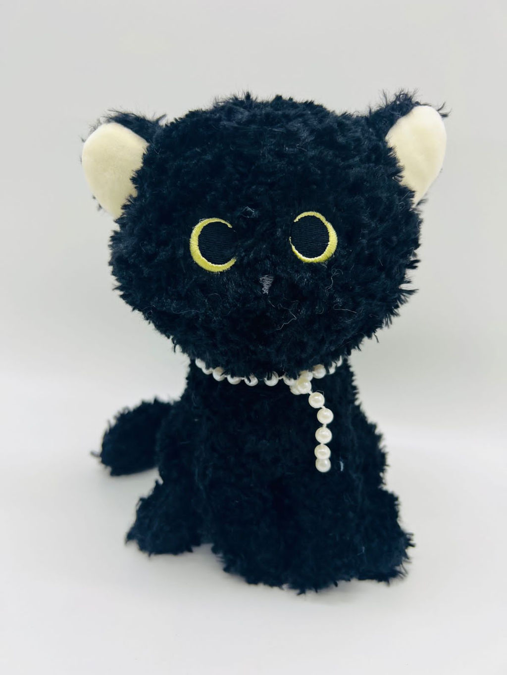 Мягкая игрушка Кошка кудрявая с жемчугом 20 см
