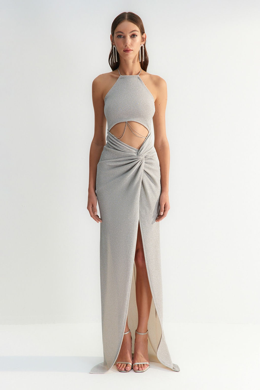 Trendyolmilla X Zeynep Tosun Gri Vucuda Oturan Astarl? Zincir Detayl? Abiye & Mezuniyet Elbisesi TCLSS23AE00000 фото 2