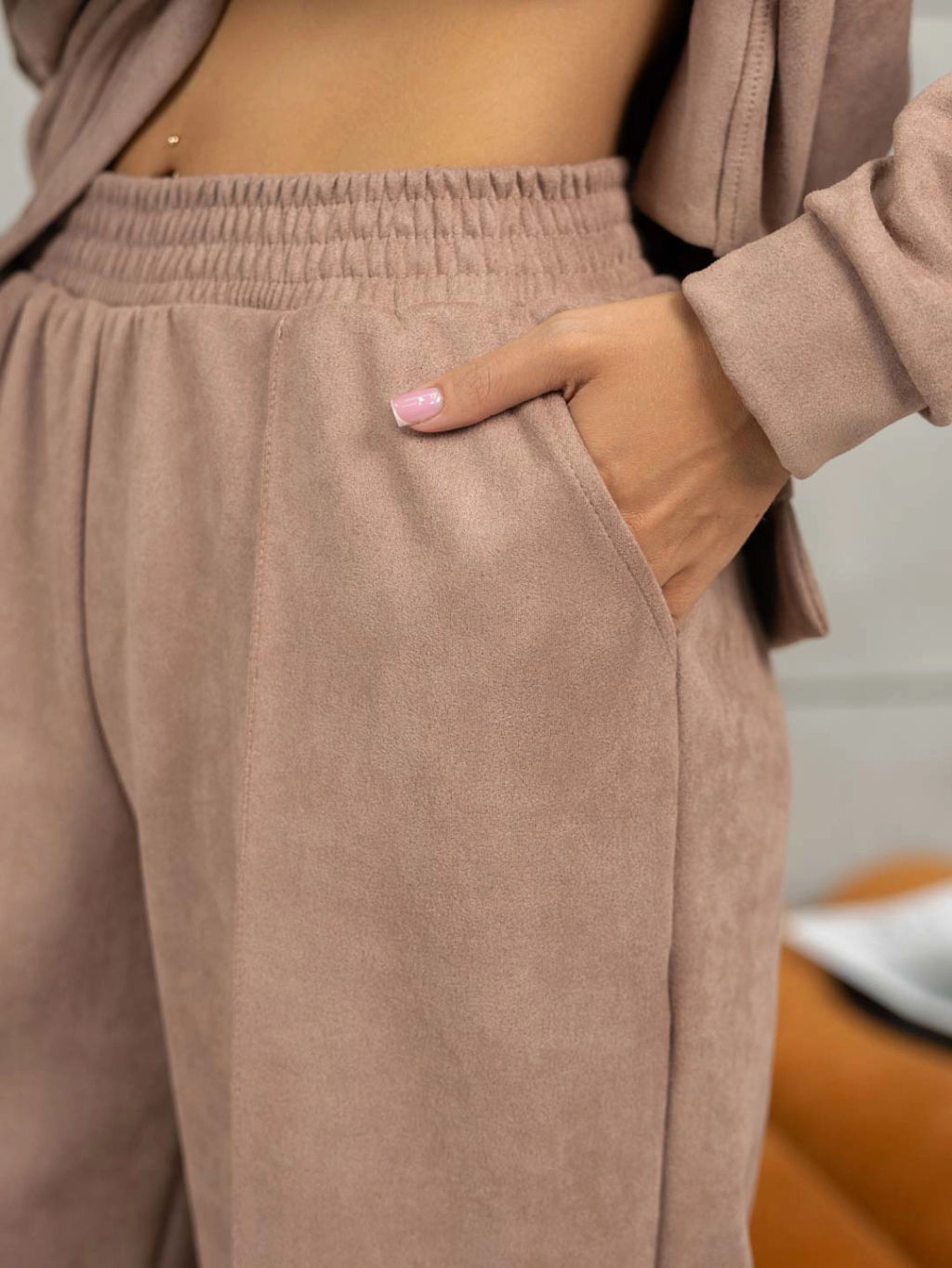 Костюм женский под замшу мод.2082 - Барболета фото 16