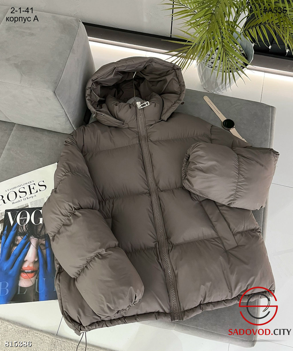 Зимняя женская куртка с капюшоном