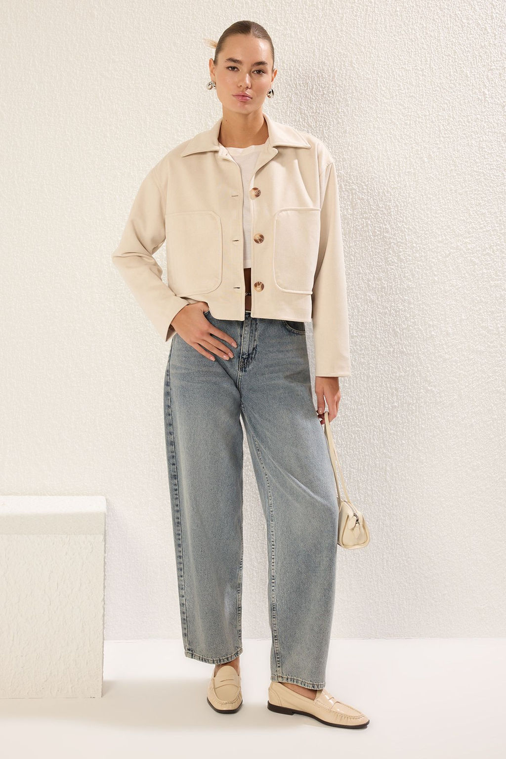 TRENDYOLMILLA Ekru Regular Suet Gomlek Yaka Ince Ceket Mont TWOSS25MO00011