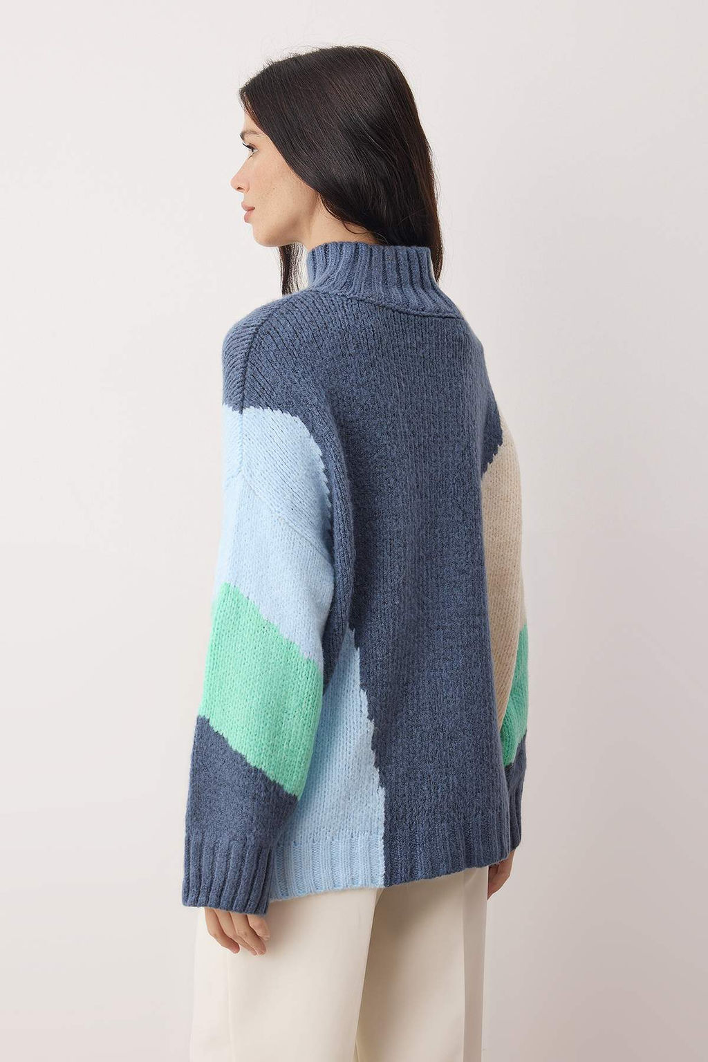 Mavi Yumusak Dokulu Renk Bloklu Genis Kal?p Triko Kazak TWOAW20XS0047