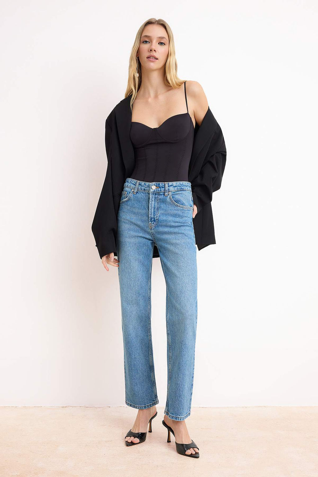 Mavi Yuksek Bel Az Esnek Straight Duz Kesim Jeans TWOSS26JE00099 - Trendyolmilla фото 3