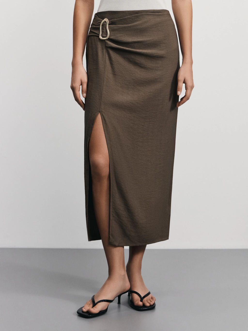 Юбка миди с разрезом и пряжкой из вискозы / Zarina  фото 3