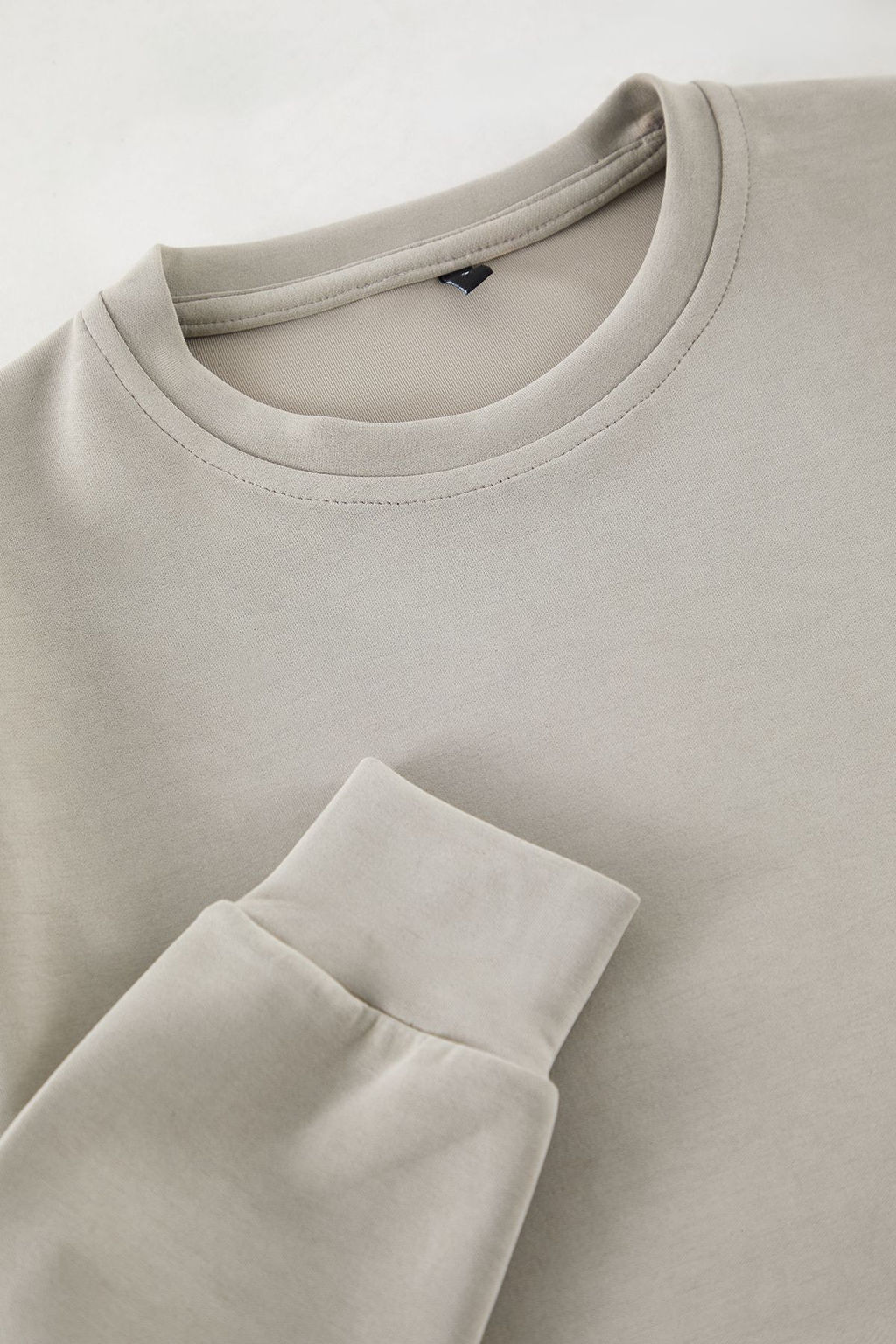 TRENDYOL MAN Tas More Sustainable Regular/Normal Kesim Yumusak Modal Kar?s?m Basic Sweatshirt TMNAW25SW00186