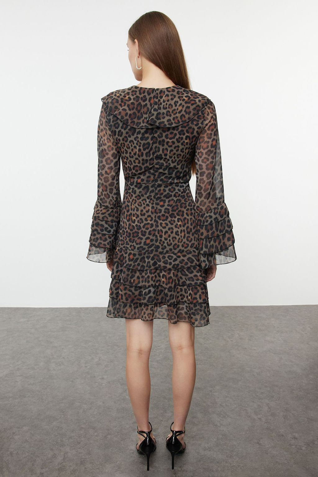 Trendyolmilla Limited Edition Kahverengi Etegi Volanl? Leoparl? Mini Sifon Dokuma Elbise TWOAW25EL00286 фото 7