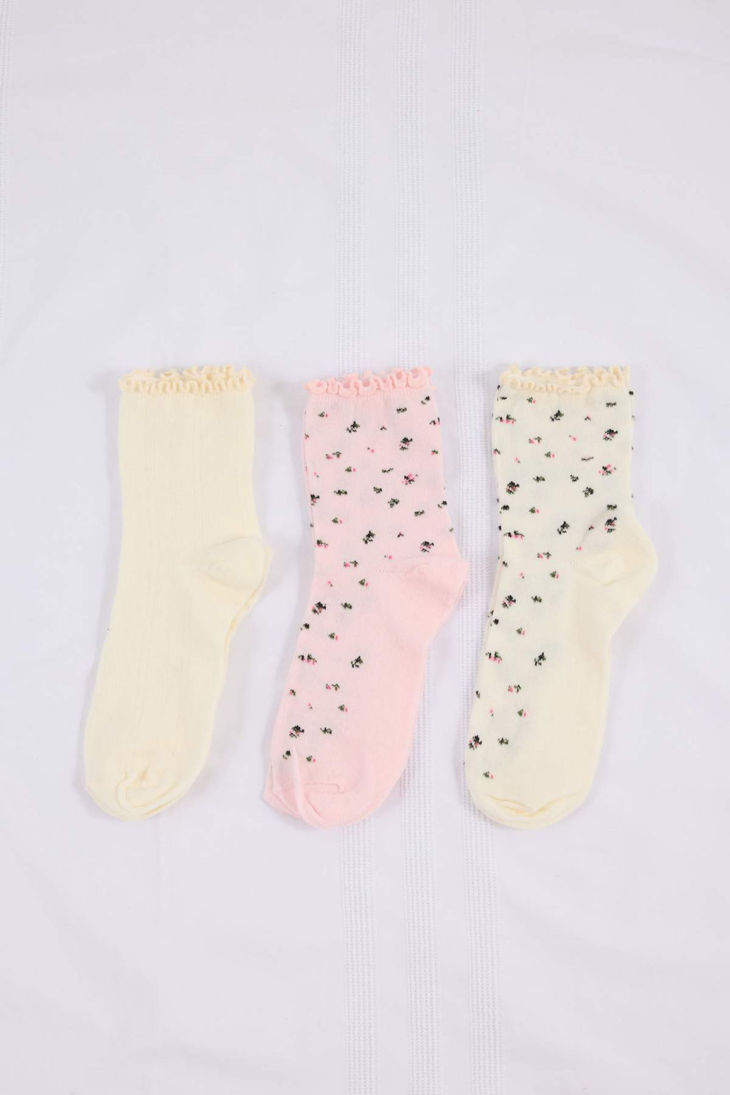 Ekru-Pembe 3lu Pamuklu Cicekli Baby Overloklu Jakar Orme Corap THMSS26CO00023