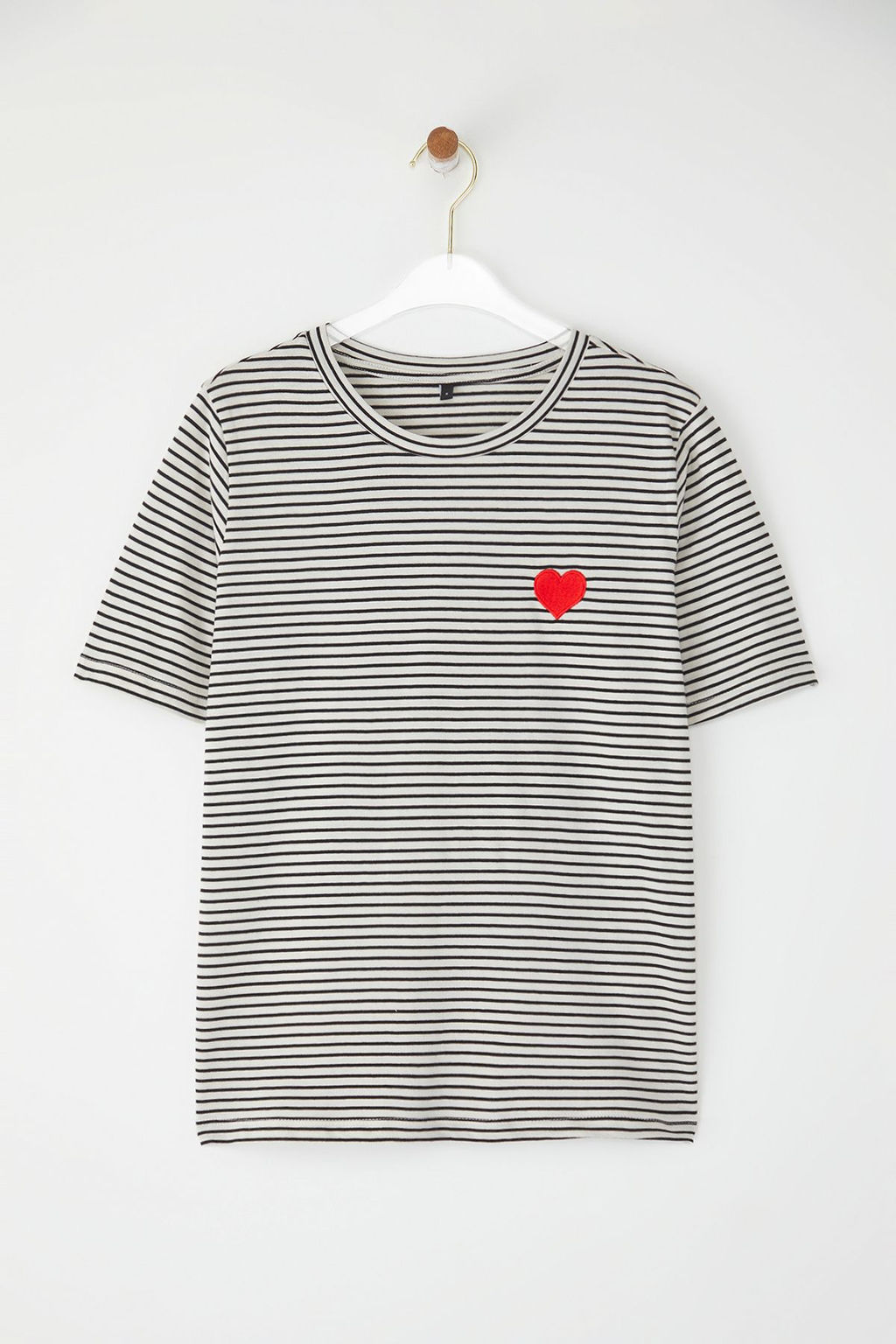 TRENDYOLMILLA Siyah Kalp Nak?sl? Regular/Normal Kal?p Orme T-Shirt TWOSS25TS00141  фото 5