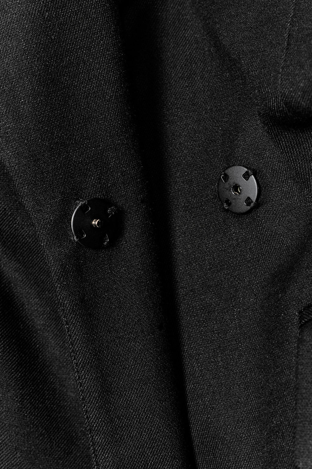 BLAZER CRUZADA CINTURA GLOBO HOMBRERAS / Negro