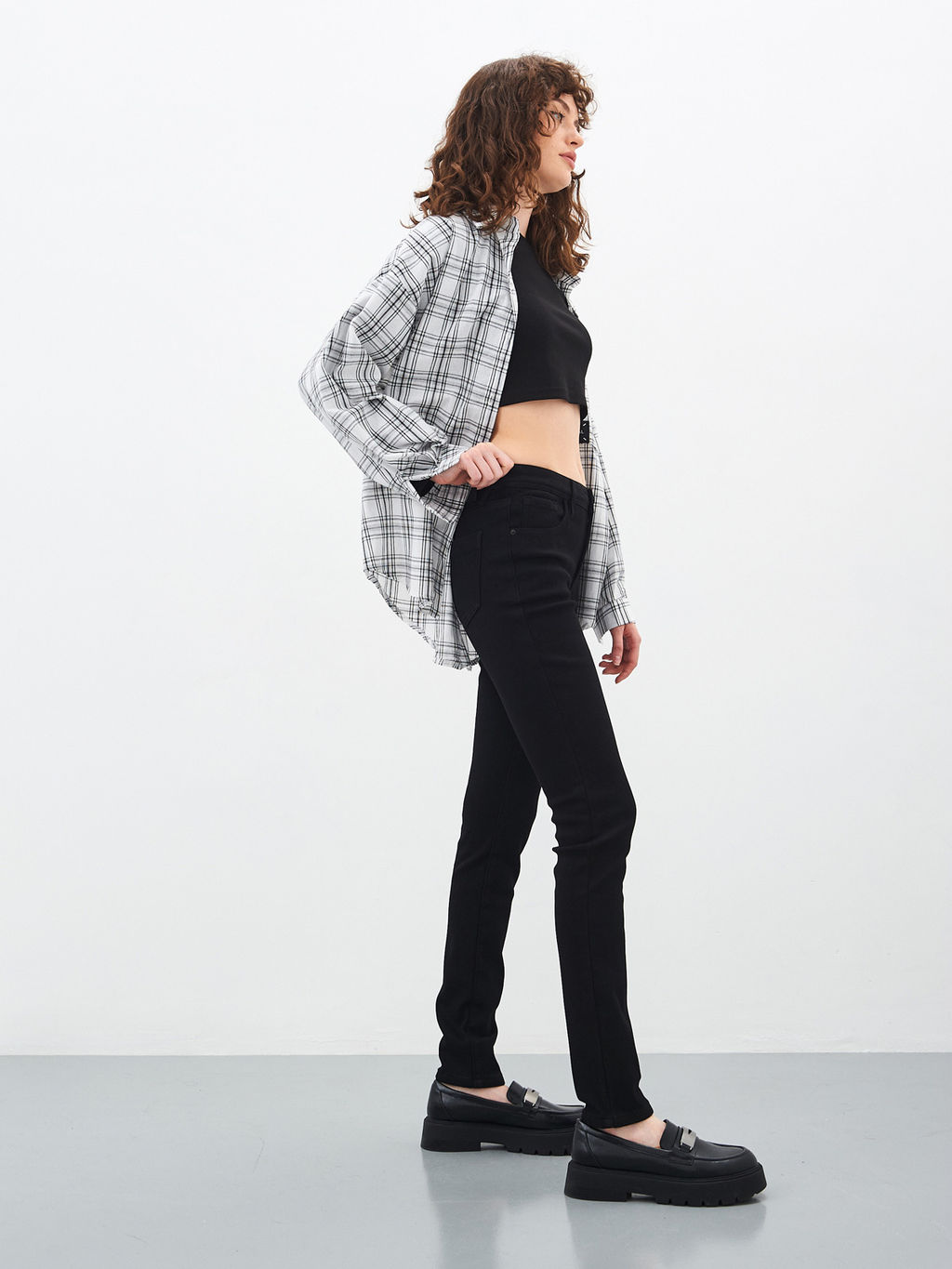 Утепленные женские джинсы зауженного кроя на флисе - Mossmore фото 19