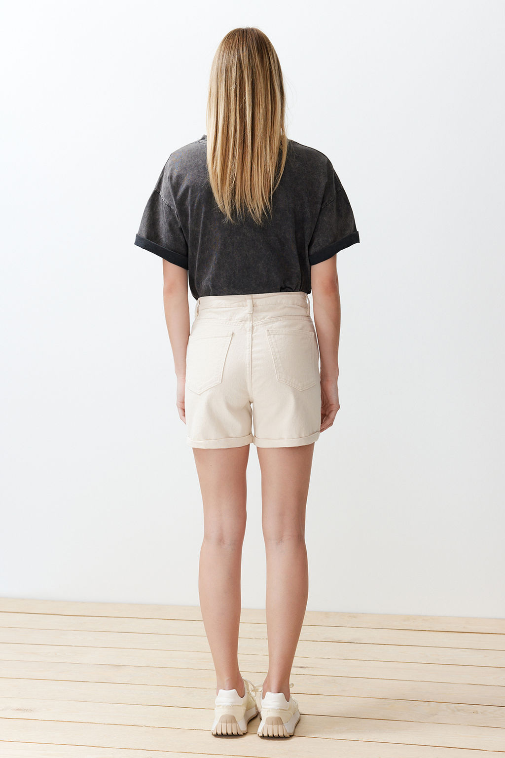 TRENDYOLMILLA Ekru Pacas? Katlamal? Yuksek Bel Denim Sort TWOSS20SR0231  фото 6