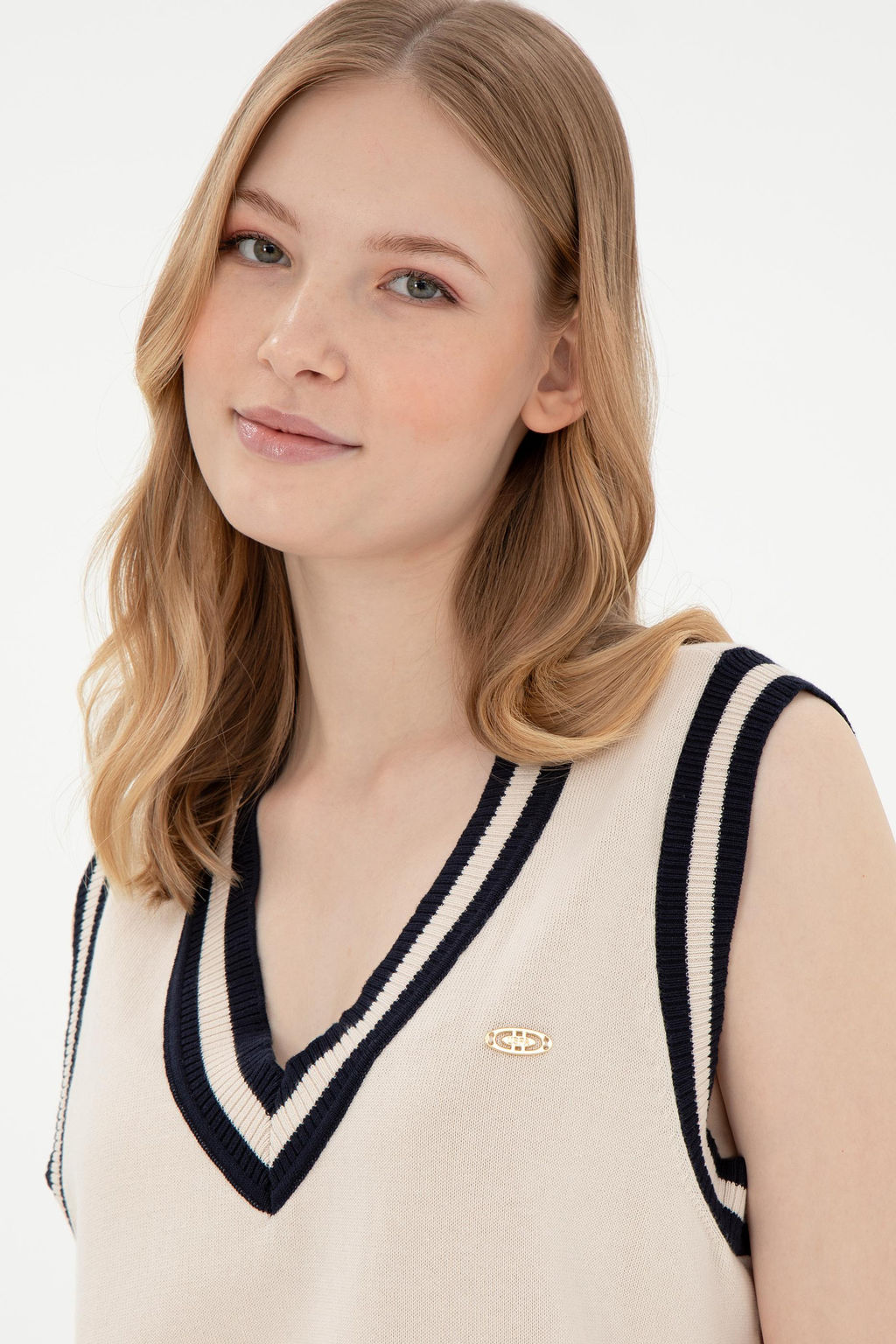 Женский кремовый свитер с v-образным вырезом Неожиданная скидка в корзине - U.s. polo assn фото 2