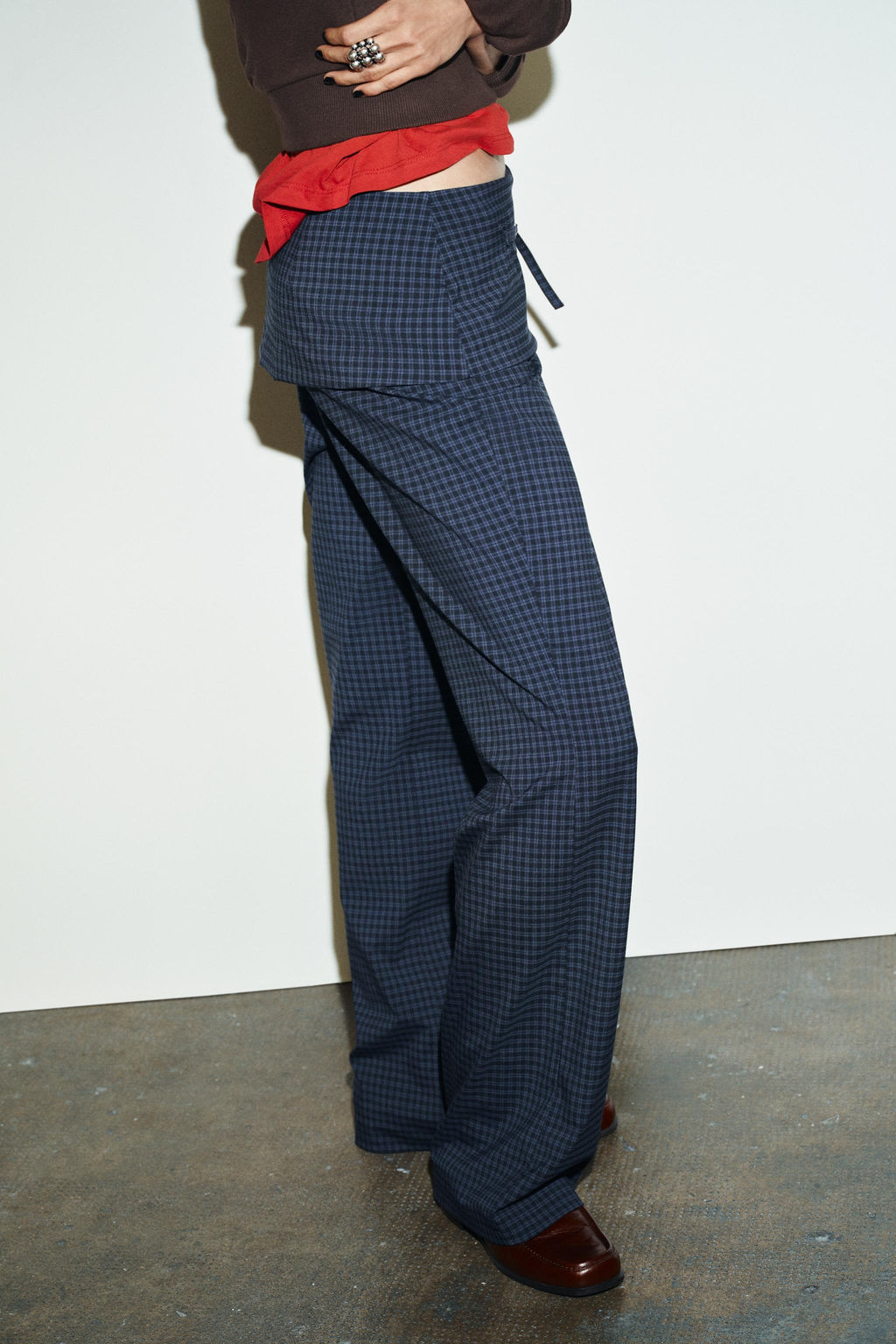 CHECKED TROUSERS WITH BELT - Zara фото 5