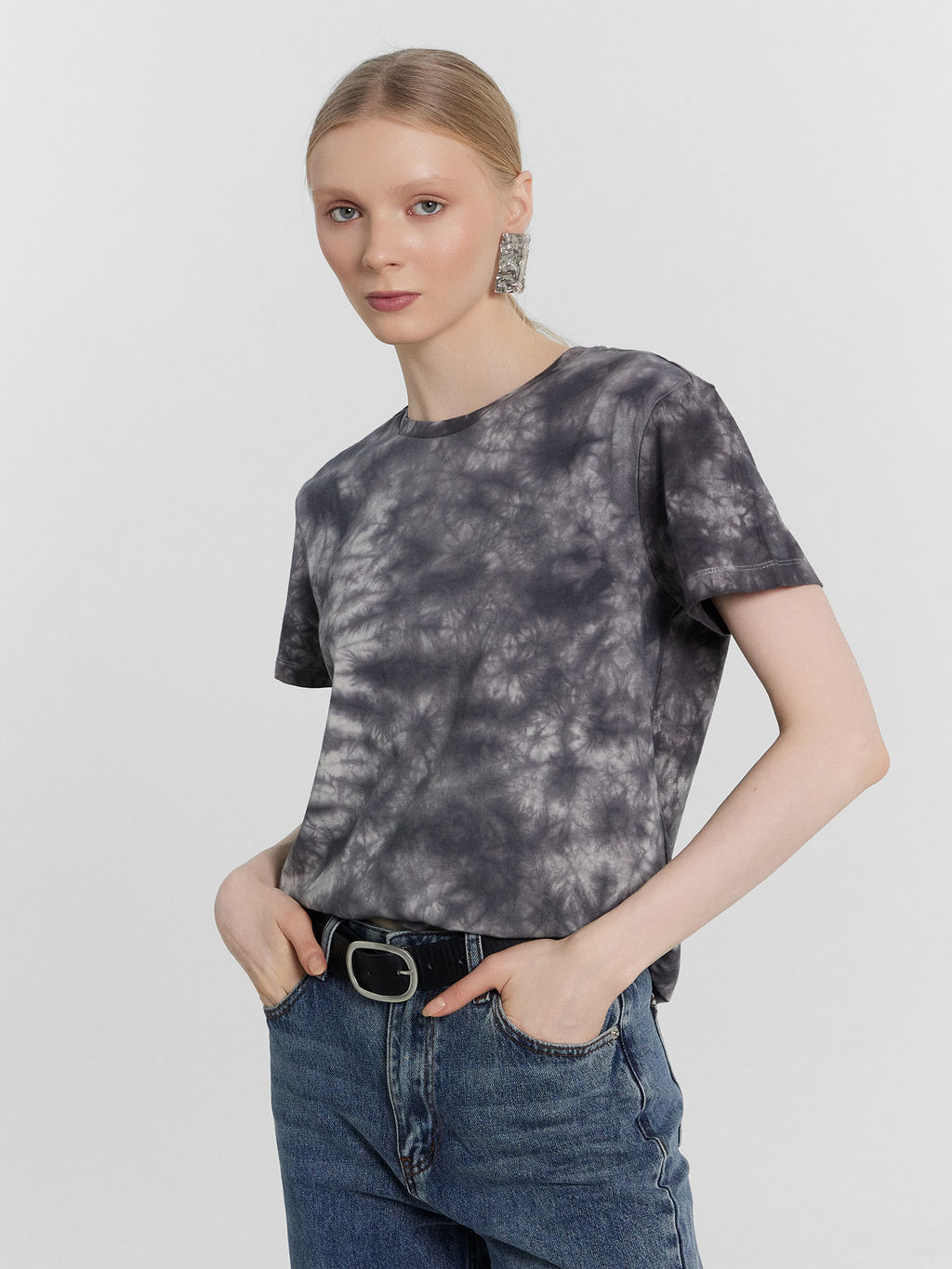 Футболка женская серая с обработкой эйсид эйсид на сером 112678-2