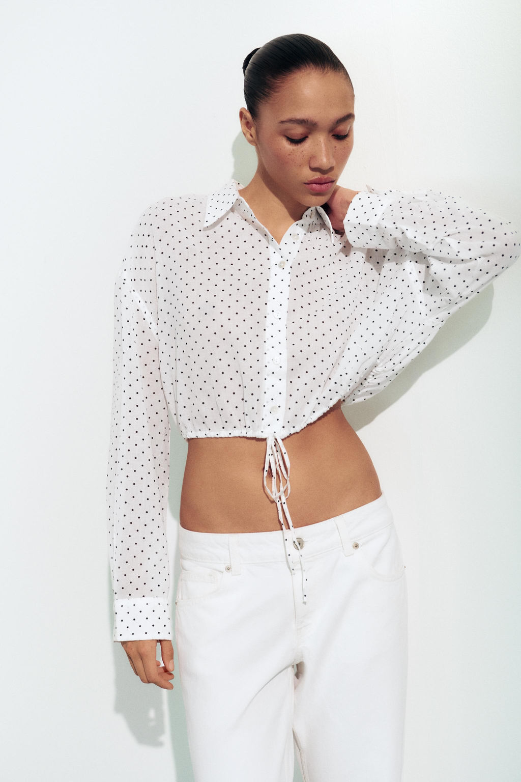CAMISA GASA CROP CORD?N AJUSTABLE LUNARES / Negro / Blanco