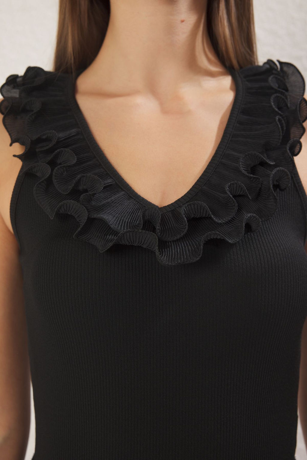 TRENDYOLMILLA Siyah Aksesuar Detayl? Fitted/Vucuda Oturan Alttan C?tc?tl? Esnek Orme Body TWOSS25BD00016 фото 3