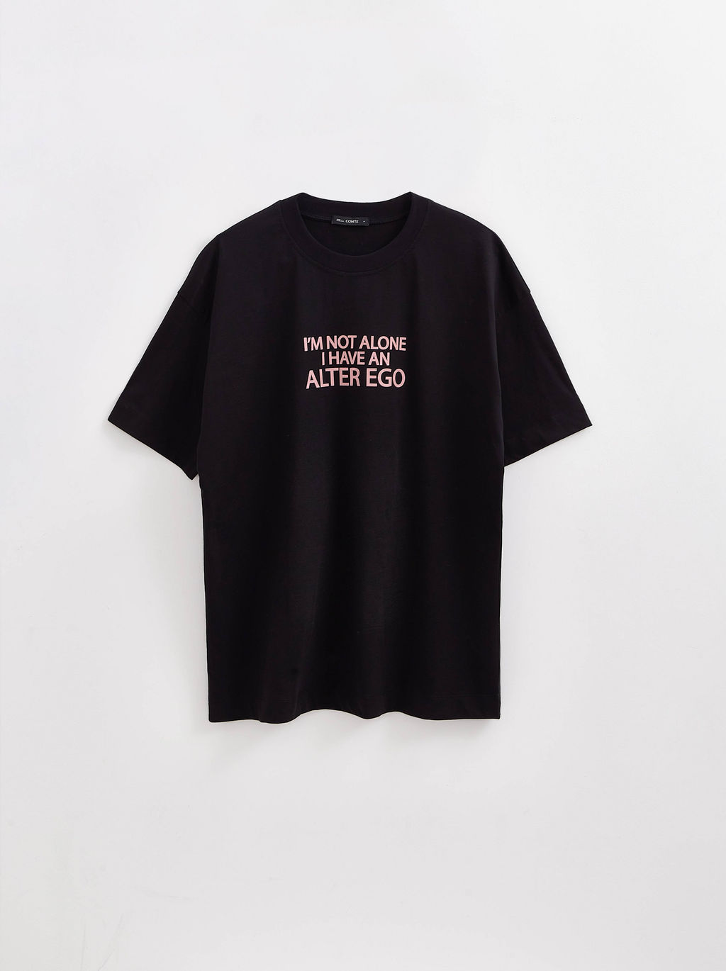 CONTE Удлиненная oversize-футболка из хлопка с рисунком Alter ego LD 2702 black-alter ego