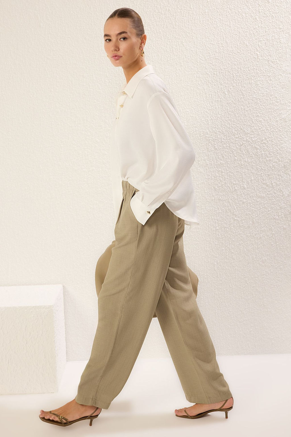 TRENDYOLMILLA Haki Keten Gorunumlu Wide Leg/Genis Paca Dokuma Pantolon TWOSS25PL00084  фото 2