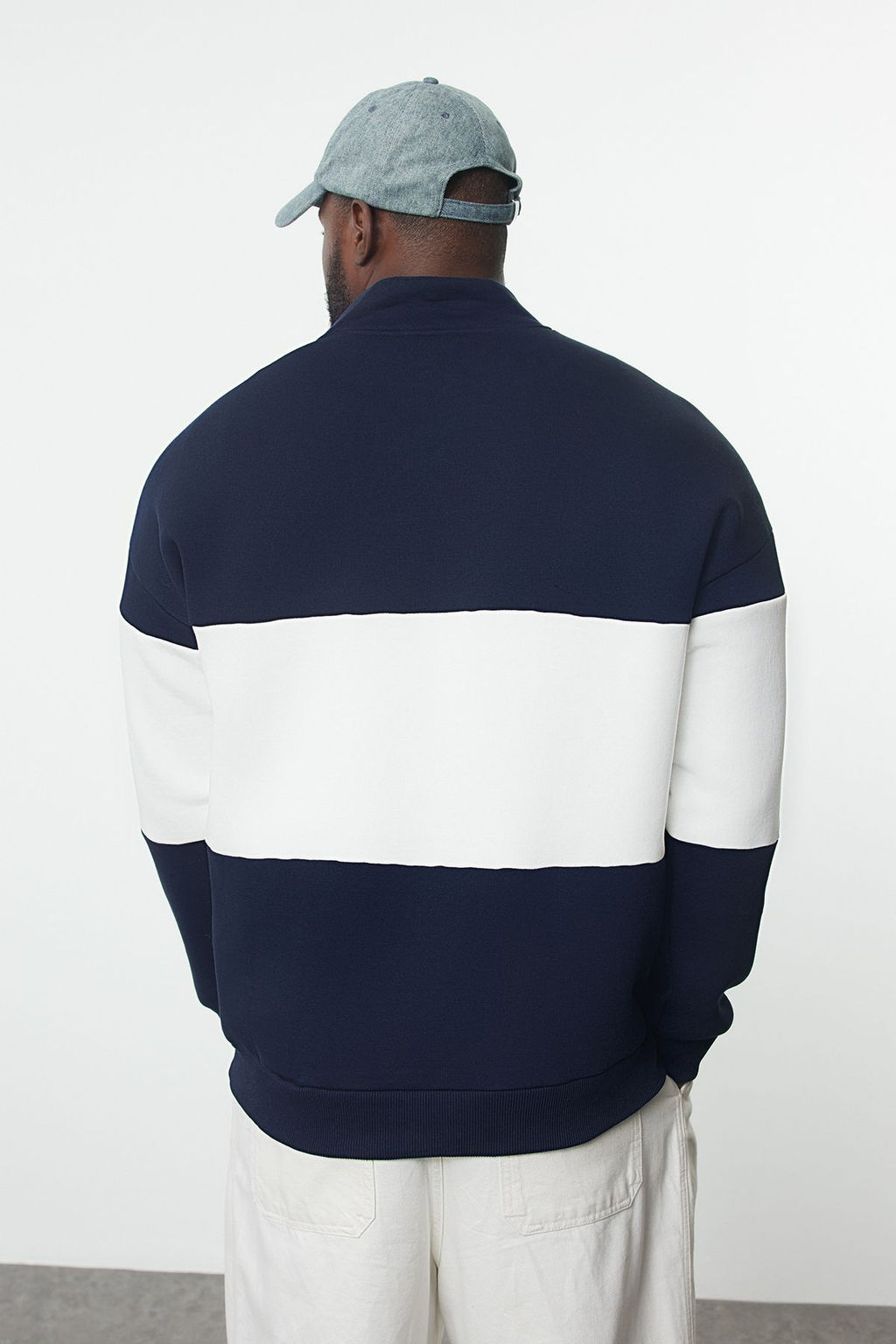 TRENDYOL MAN Lacivert Oversize/Genis Kesim Dik Yaka Renk Bloklu Ici Polar Buyuk Beden Sweatshirt TMNAW25AO00033 - Trendyolmilla фото 5