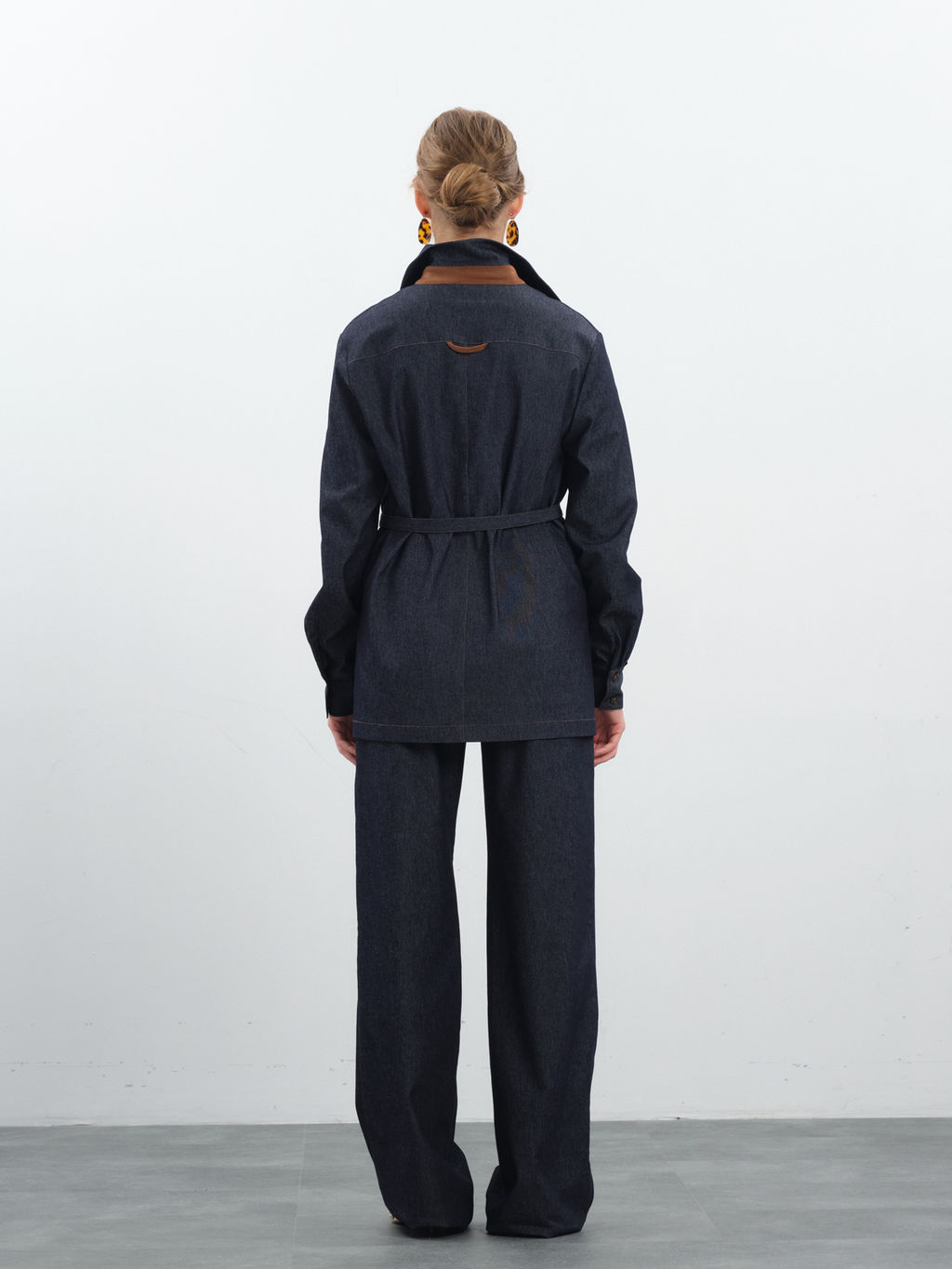 Темно-синие брюки из денима virele