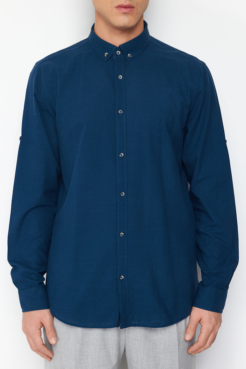 Indigo Dugmeli Yaka Apoletli Slim Fit Uzun Kollu %100 Pamuklu Keten Gorunumlu Gomlek TMNSS20GO0189