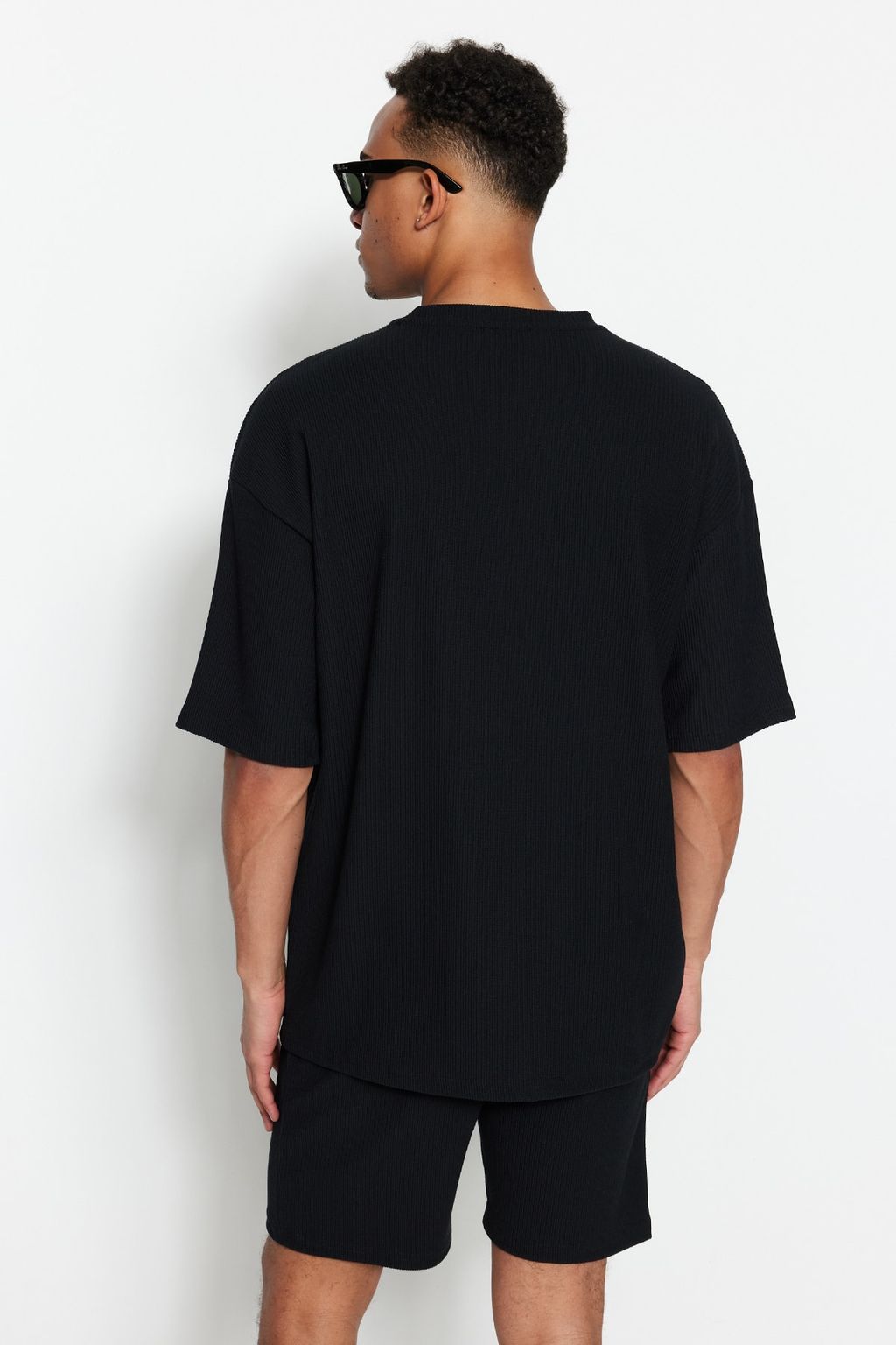 TRENDYOL MAN Kahverengi Premium Oversize Bisiklet Yaka K?sa Kol Dokulu K?r?smaz Ottoman T-Shirt TMNSS23TS00081 - Trendyolmilla фото 3