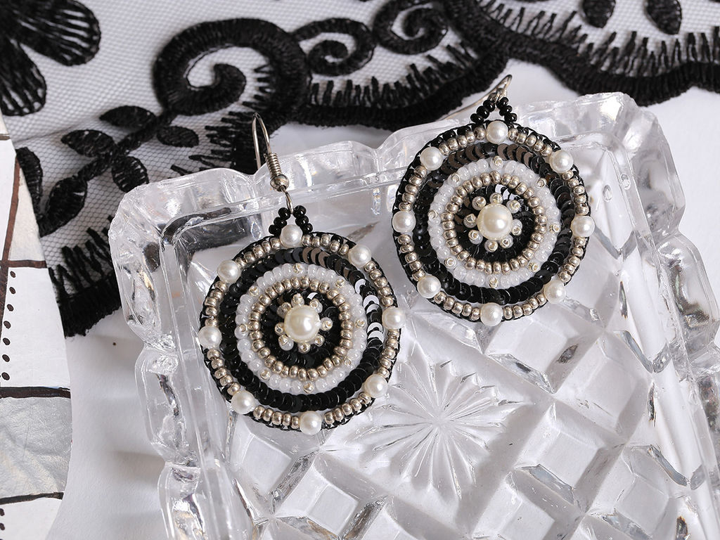 Klart набор для вышивания 10-503 Серьги круглые. Черно-белый орнамент 3.5 х 4 см