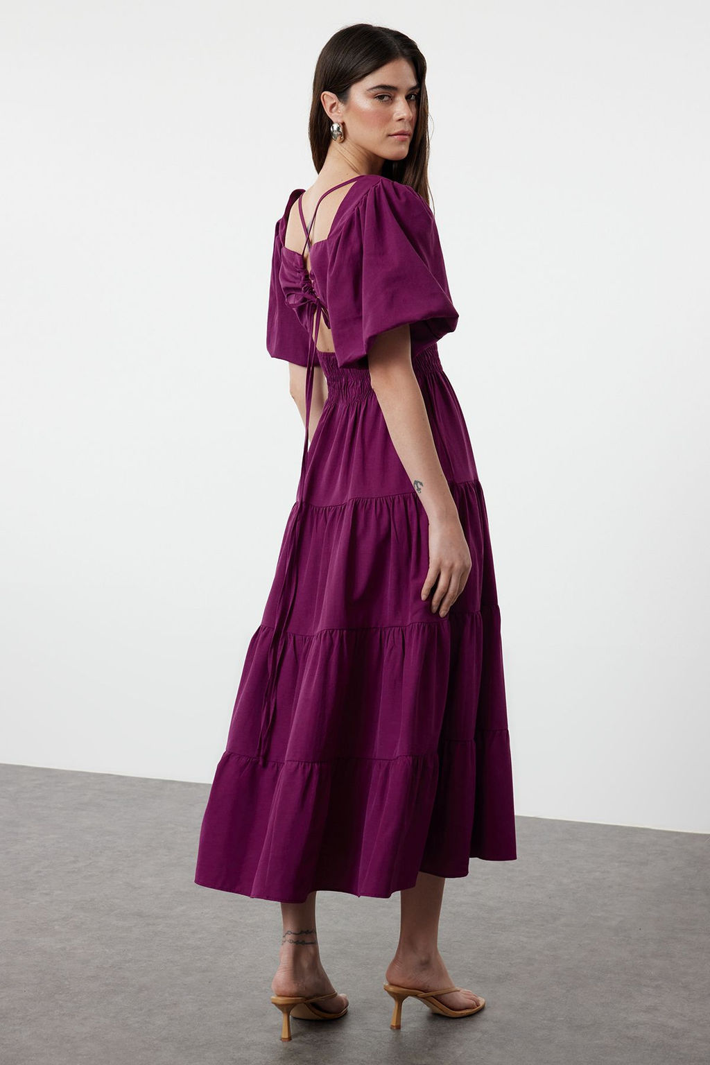 Murdum Belden Ac?lan Gipe ve S?rt Detayl? Kare Yaka Maxi Dokuma Elbise TWOSS24EL00431