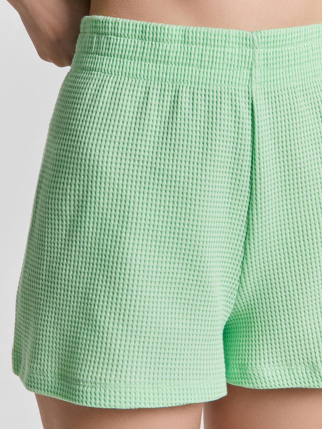 КОМПЛЕКТ ЖЕНСКИЙ (ФУТБОЛКА, ШОРТЫ)