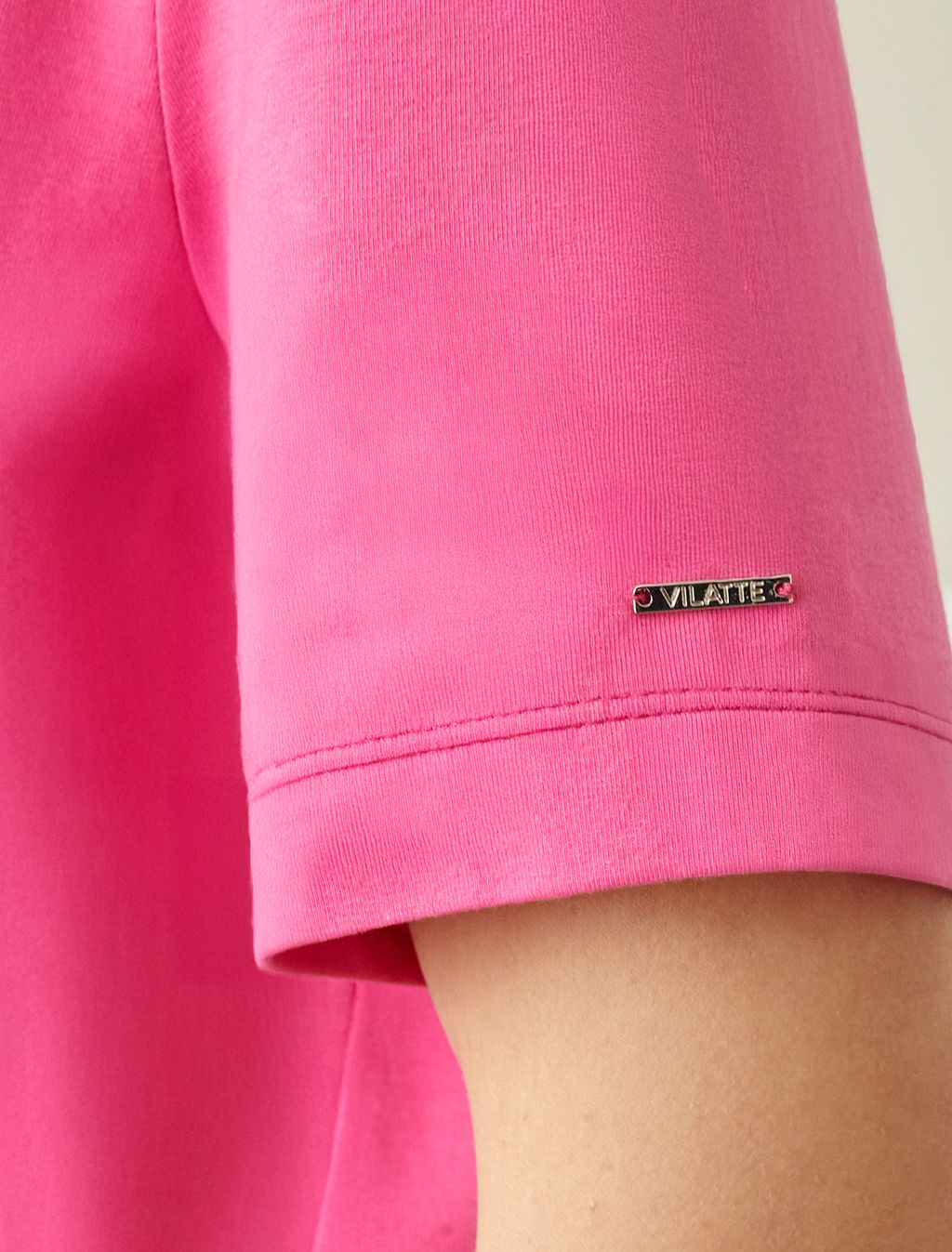 Футболка Vilatte D49.096 из хлопка с эластаном розовая фуксия  фото 3